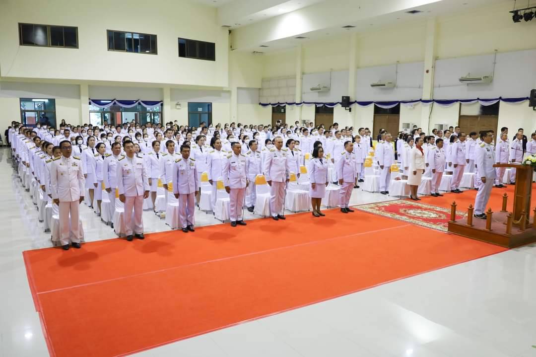 พช.มหาสารคาม ร่วมพิธีวางพานพุ่มดอกไม้ ถวายราชสักการะหน้าพระบรมสาทิสลักษณ์สมเด็จพระนเรศวรมหาราช เนื่องในวันคล้ายวันกระทำยุทธหัตถีของสมเด็จพระนเรศวรมหาราช