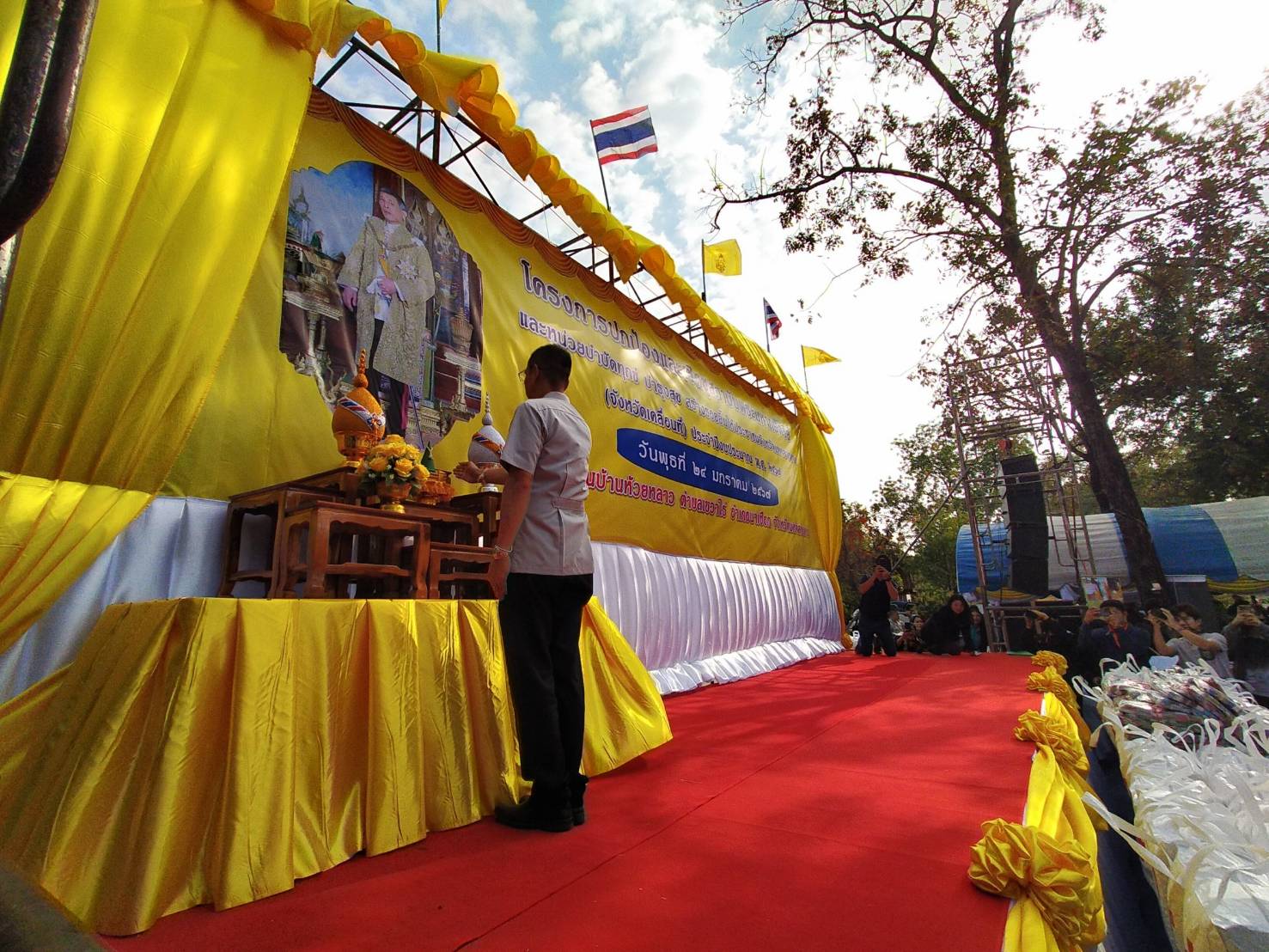 พช.มหาสารคาม ร่วมกิจกรรมโครงการปกป้องและเชิดชูสถาบันพระมหากษัตริย์ และหน่วยบำบัดทุกข์ บำรุงสุข สร้างรอยยิ้มให้ประชาชน (จังหวัดเคลื่อนที่) อำเภอนาเชือก