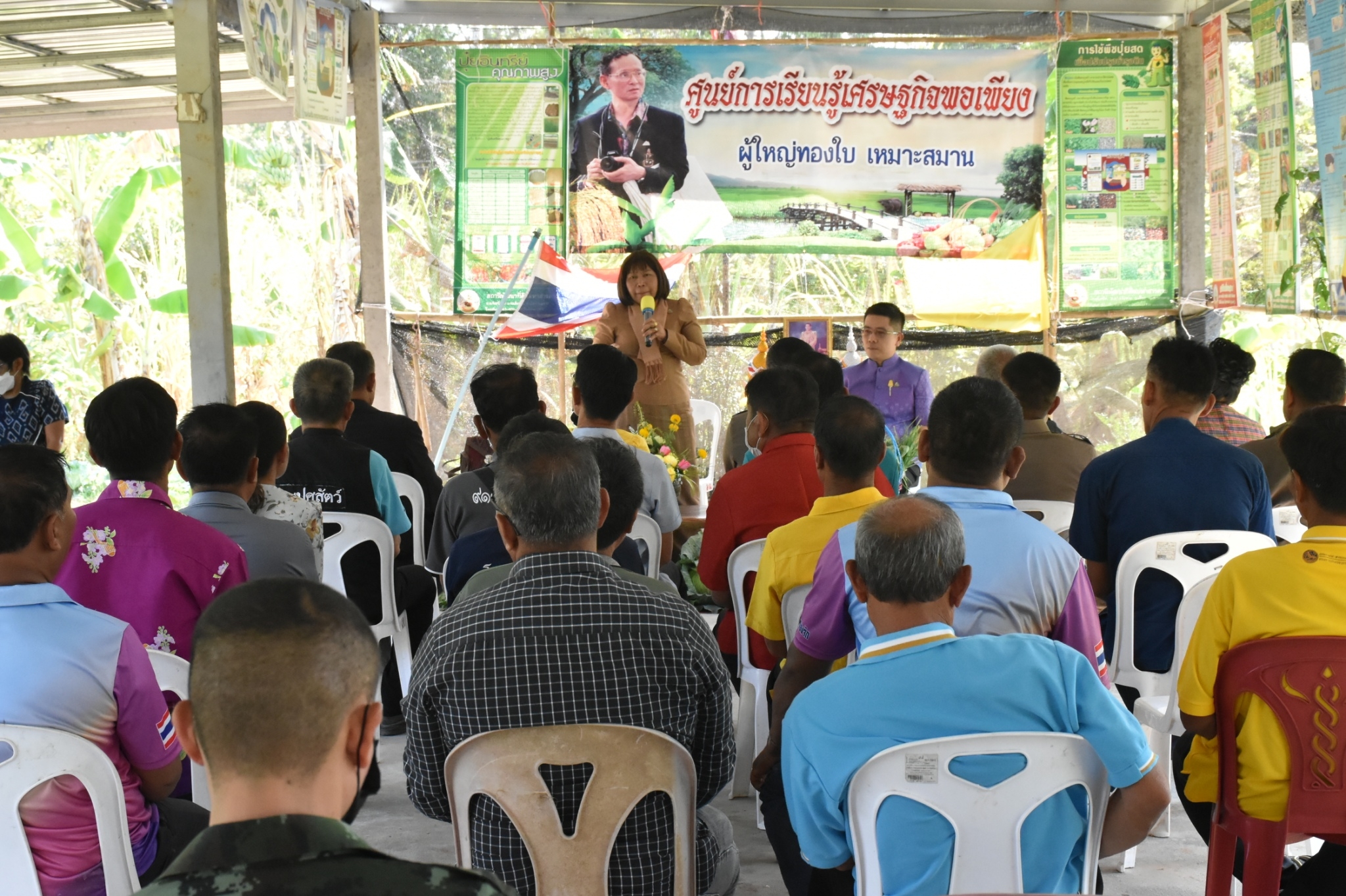 นางนวลจันทร์ ศรีมงคล ผู้ตรวจราชการกรมการพัฒนาชุมชน เขตตรวจราชการที่ 12 ลงพื้นที่ตรวจติดตามการขับเคลื่อนงานโครงการพัฒนาหมู่บ้านเศรษฐกิจพอเพียง ประยุกต์สู่โคกหนองนาโมเดล ประจำปีงบประมาณ พ.ศ. 2565  ในพื้นที่อำเภอบรบือ จังหวัดมหาสารคาม