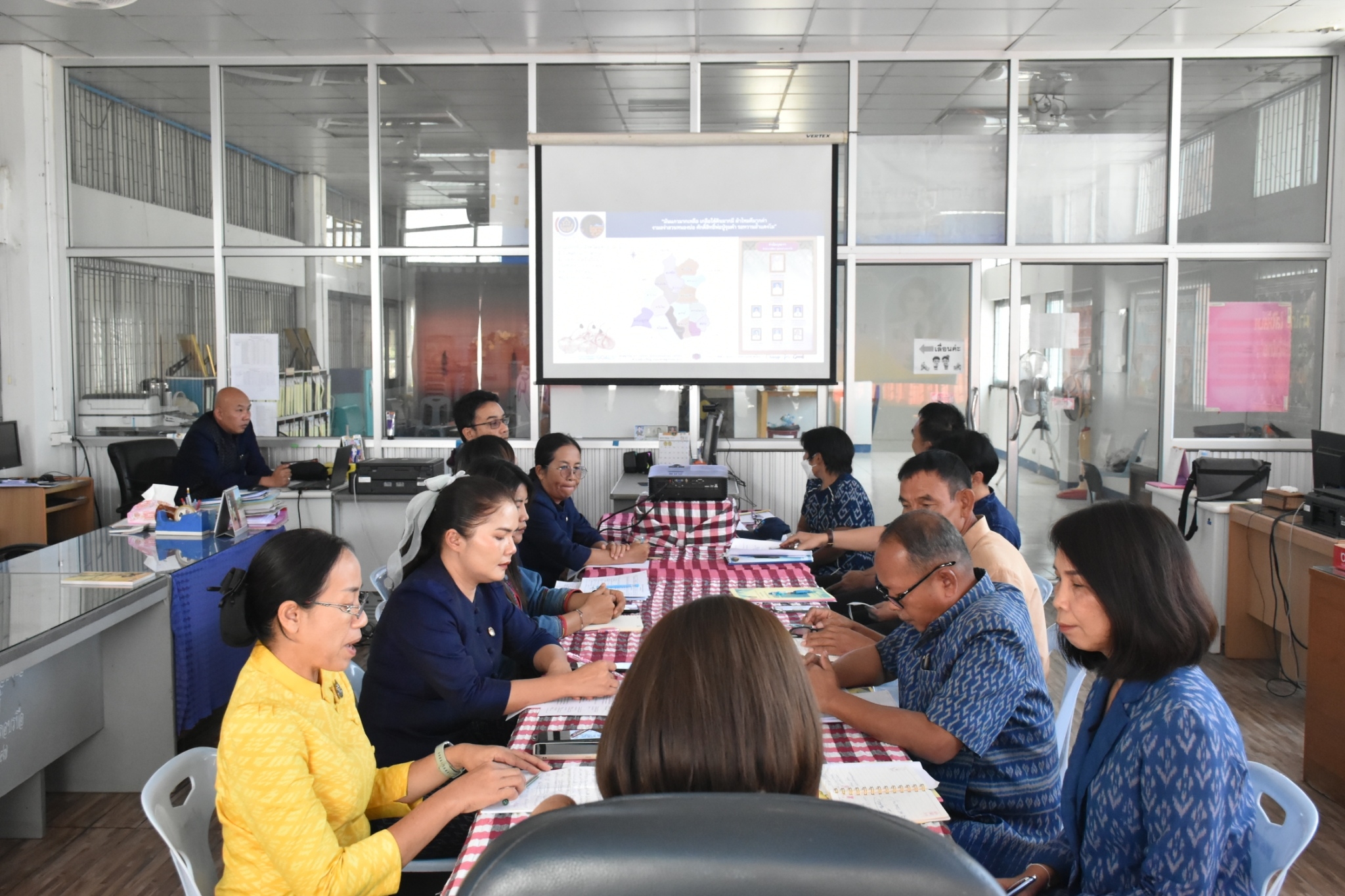 พช.มหาสารคาม ต้อนรับ นางนวลจันทร์ ศรีมงคล ผู้ตรวจราชการกรมการพัฒนาชุมชน เขตตรวจราชการที่ 12 ในการลงพื้นที่ตรวจติดตามการขับเคลื่อนงานพัฒนาชุมชน ประจำปีงบประมาณ พ.ศ. 2567 ตามภารกิจสำคัญกรมการพัฒนาชุมชน เน้นย้ำ 10 เรื่อง ในพื้นที่อำเภอบรบือ จังหวัดมหาสารคาม