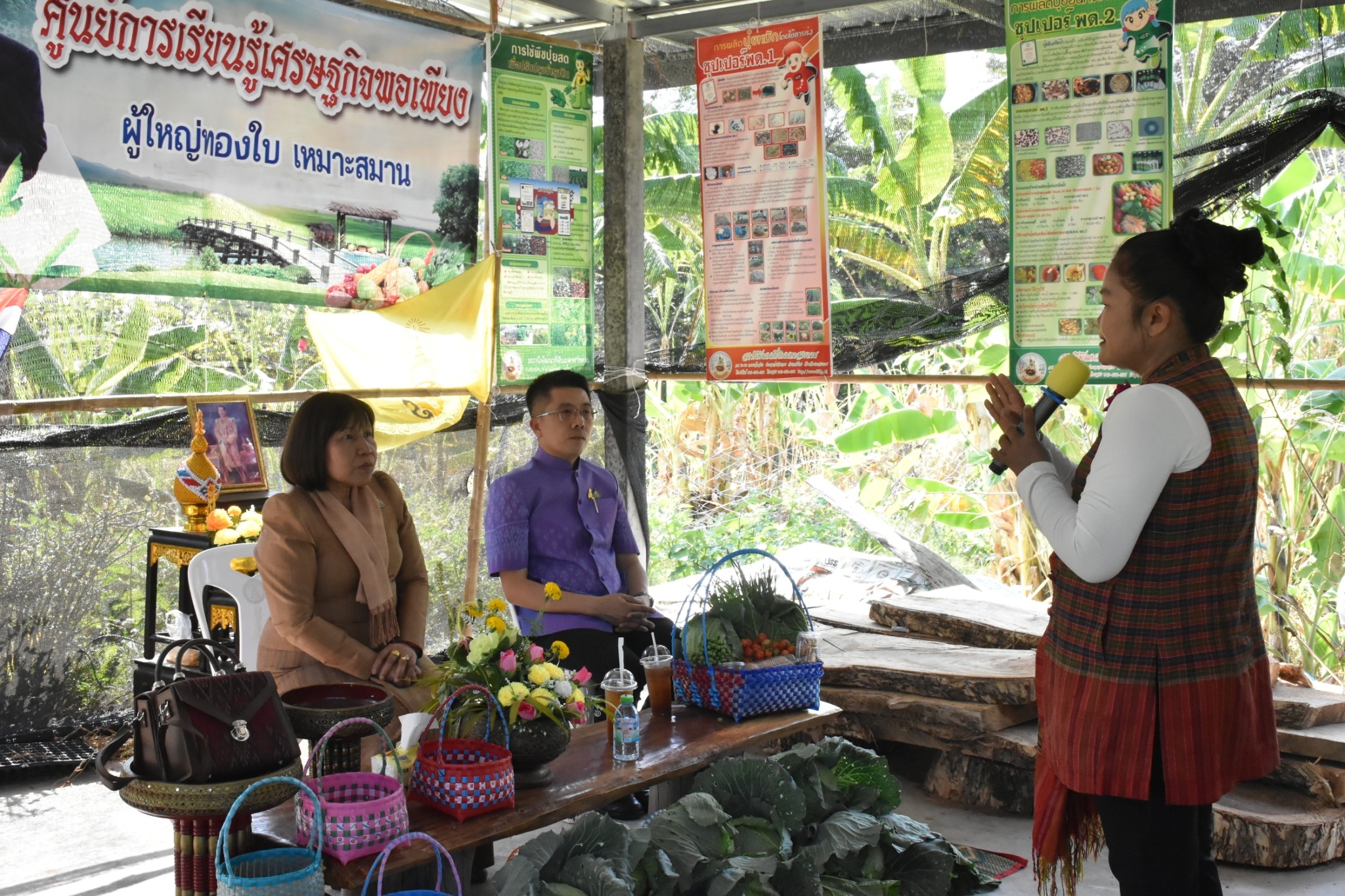 นางนวลจันทร์ ศรีมงคล ผู้ตรวจราชการกรมการพัฒนาชุมชน เขตตรวจราชการที่ 12 ลงพื้นที่ตรวจติดตามการขับเคลื่อนงานโครงการพัฒนาหมู่บ้านเศรษฐกิจพอเพียง ประยุกต์สู่โคกหนองนาโมเดล ประจำปีงบประมาณ พ.ศ. 2565  ในพื้นที่อำเภอบรบือ จังหวัดมหาสารคาม