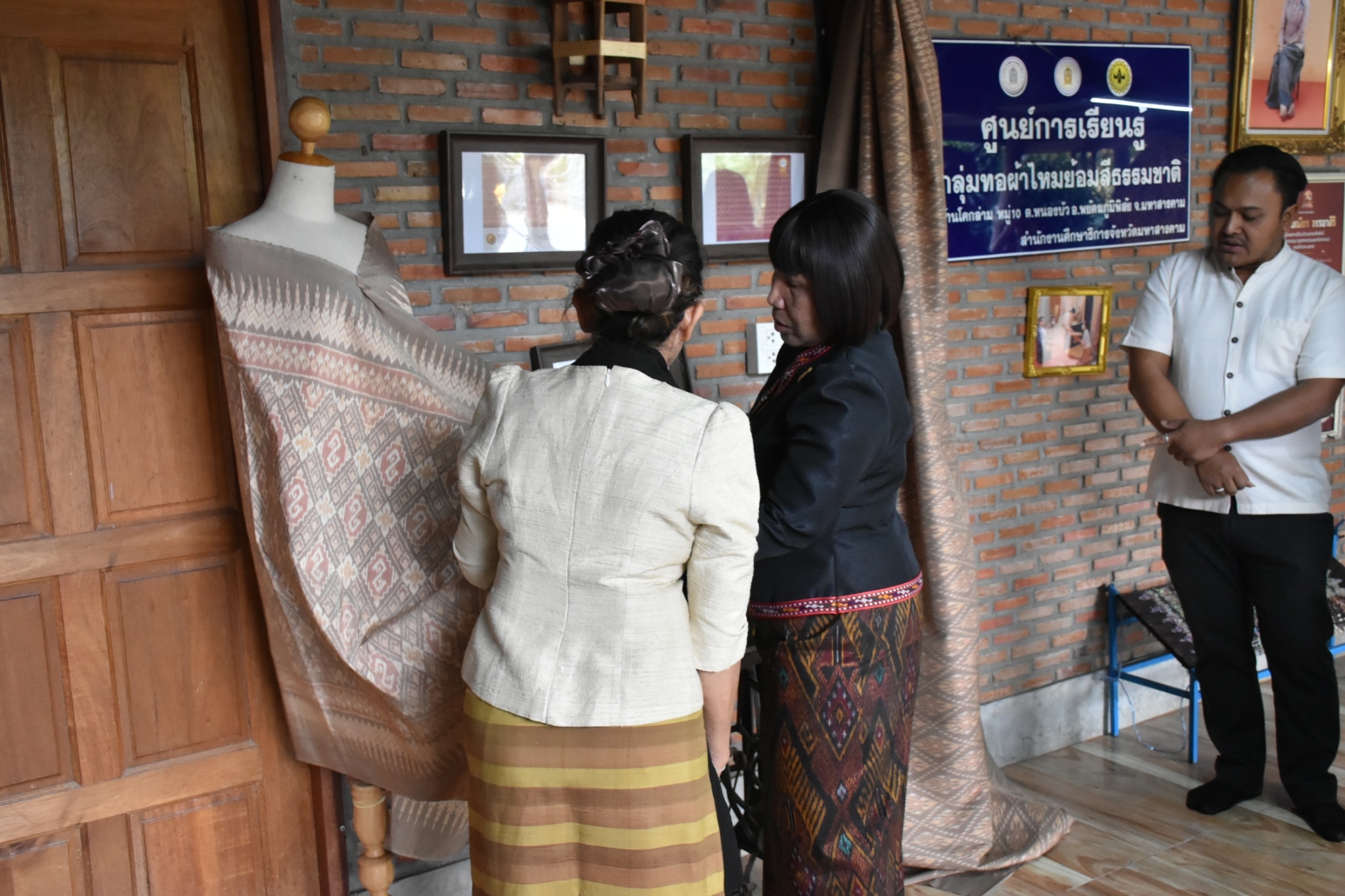 พช.มหาสารคาม ต้อนรับ นางนวลจันทร์ ศรีมงคล ผู้ตรวจราชการกรมการพัฒนาชุมชน เขตตรวจราชการที่ 12 ในการลงพื้นที่ตรวจติดตามการขับเคลื่อนงานพัฒนาชุมชน ประจำปีงบประมาณ พ.ศ. 2567 ตามภารกิจสำคัญกรมการพัฒนาชุมชน เน้นย้ำ 10 เรื่อง ในพื้นที่อำเภอพยัคฆภูมิพิสัย จังหวัดมหาสารคาม