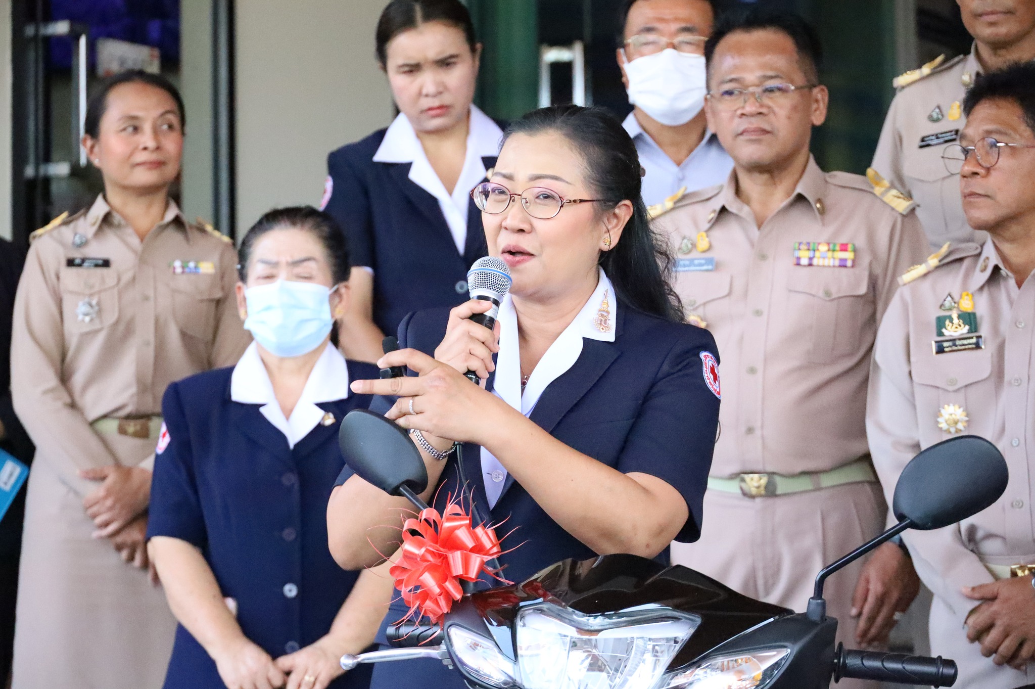 พช.มหาสารคาม ร่วมมอบรางวัลแก่ผู้โชคดีที่ได้รับรางวัลสลากกาชาด ในงานประเพณีบุญเบิกฟ้าและงานกาชาดจังหวัดมหาสารคาม ประจำปี 2567 ที่จัดขึ้นระหว่างวันที่ 9 – 18 กุมภาพันธ์ 2567
