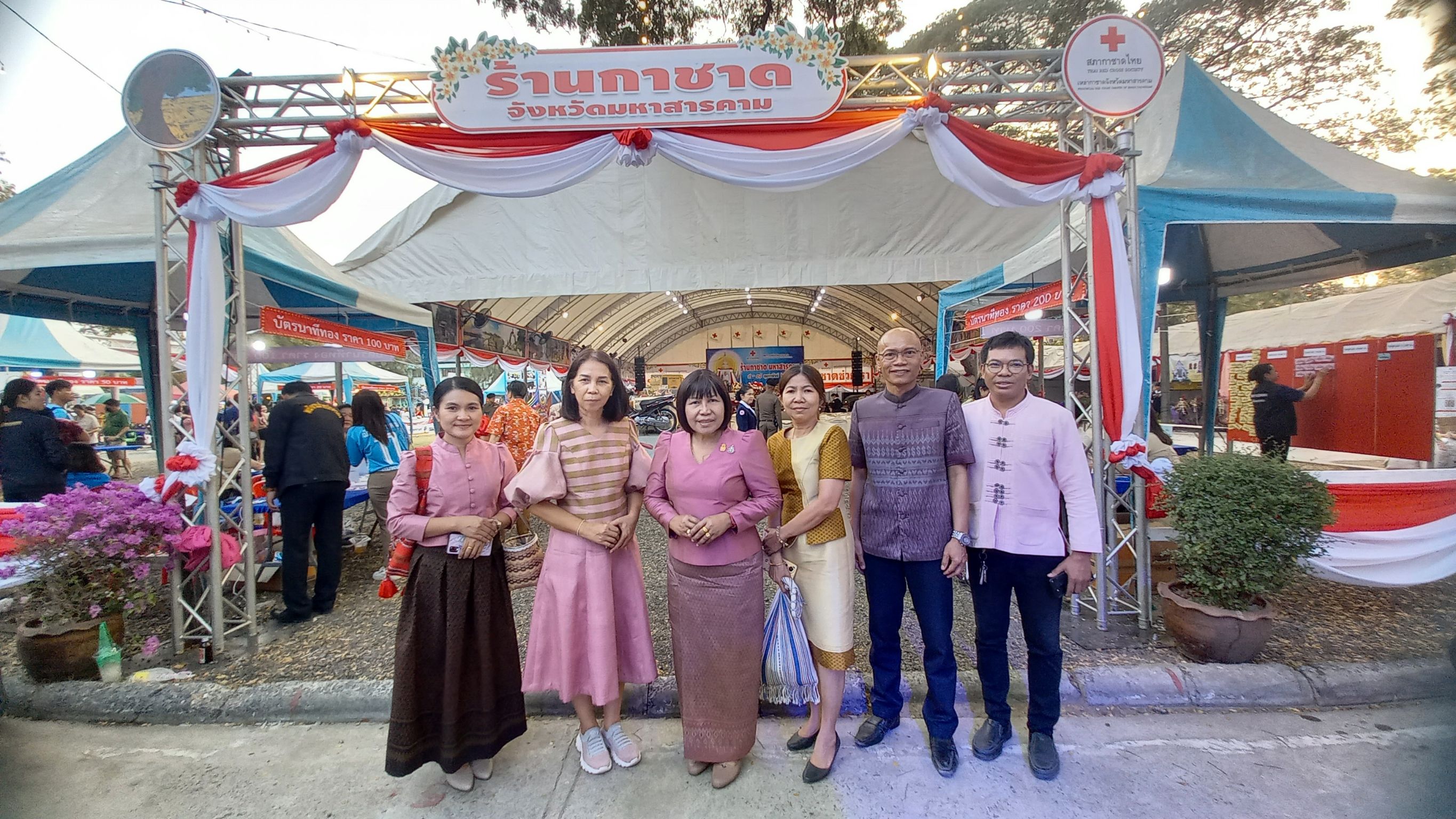 นางนวลจันทร์ ศรีมงคล ผู้ตรวจราชการกรมการพัฒนาชุมชน เขตตรวจราชการที่ 12 เยี่ยมชมและให้กำลังใจกลุ่ม OTOP ในงานประเพณีบุญเบิกฟ้าและงานกาชาดจังหวัดมหาสารคาม ประจำปี 2567