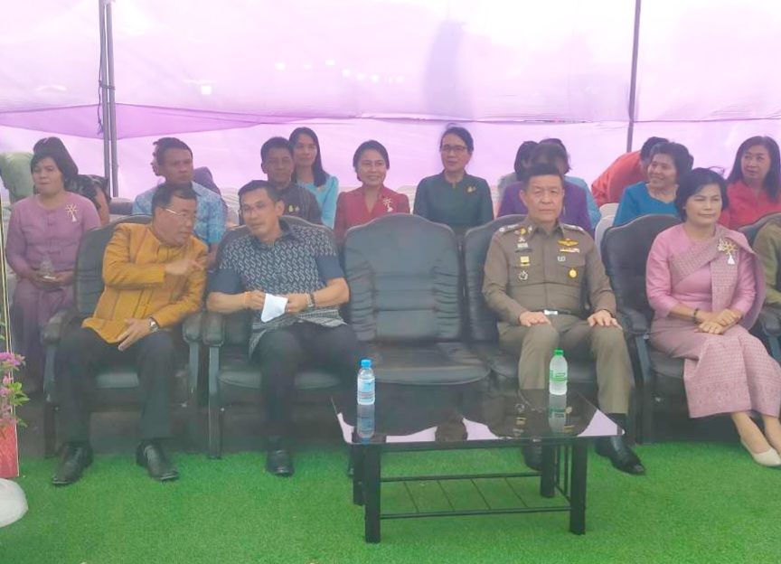 พช.มหาสารคาม ร่วมชมขบวนแห่งานประเพณีบุญเบิกฟ้าและงานกาชาดจังหวัดมหาสารคาม ประจำปี 2567