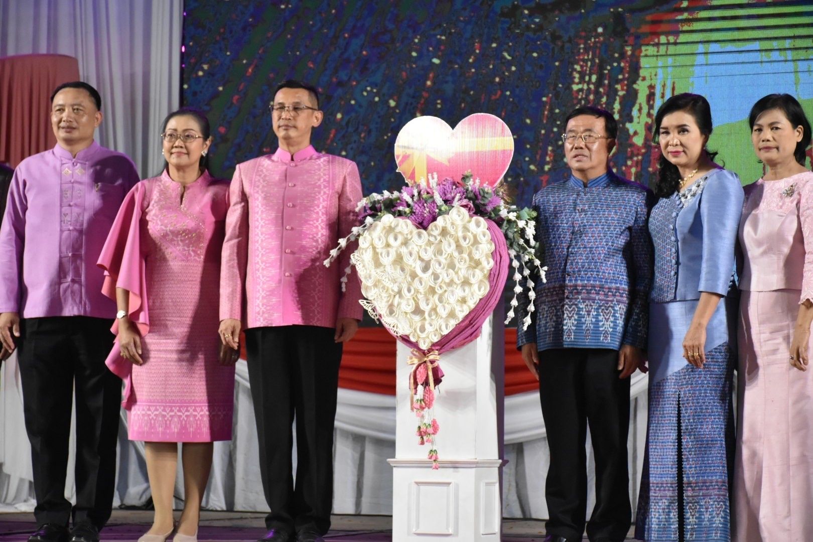พช.มหาสารคาม จัดงานราตรีเส้นสายลายผ้า ในงานประเพณีบุญเบิกฟ้าและงานกาชาดจังหวัดมหาสารคาม ประจำปี 2567