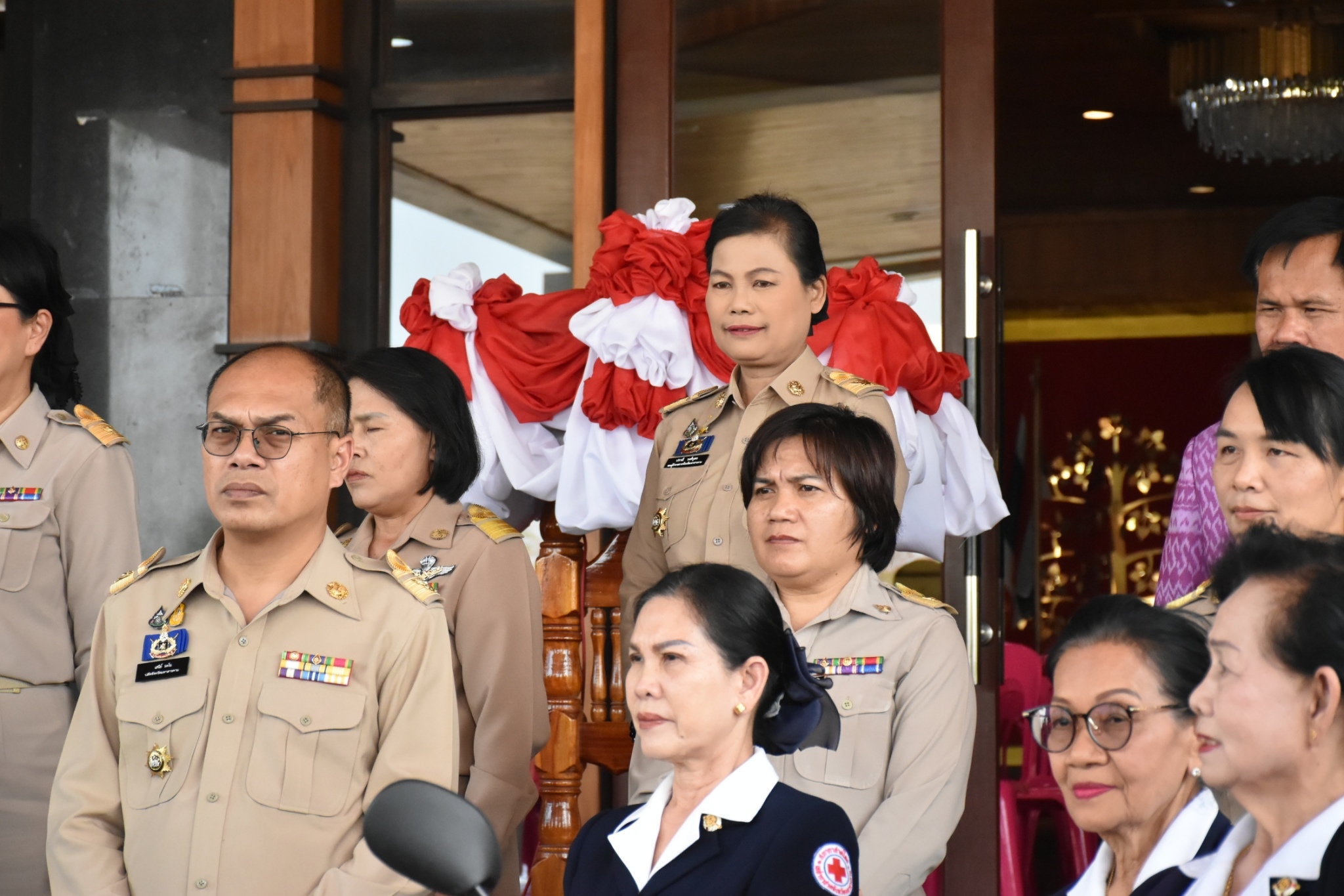 พช.มหาสารคาม ร่วมมอบรางวัลแก่ผู้โชคดีที่ได้รับรางวัลสลากกาชาด ในงานประเพณีบุญเบิกฟ้าและงานกาชาดจังหวัดมหาสารคาม ประจำปี 2567 ที่จัดขึ้นระหว่างวันที่ 9 – 18 กุมภาพันธ์ 2567