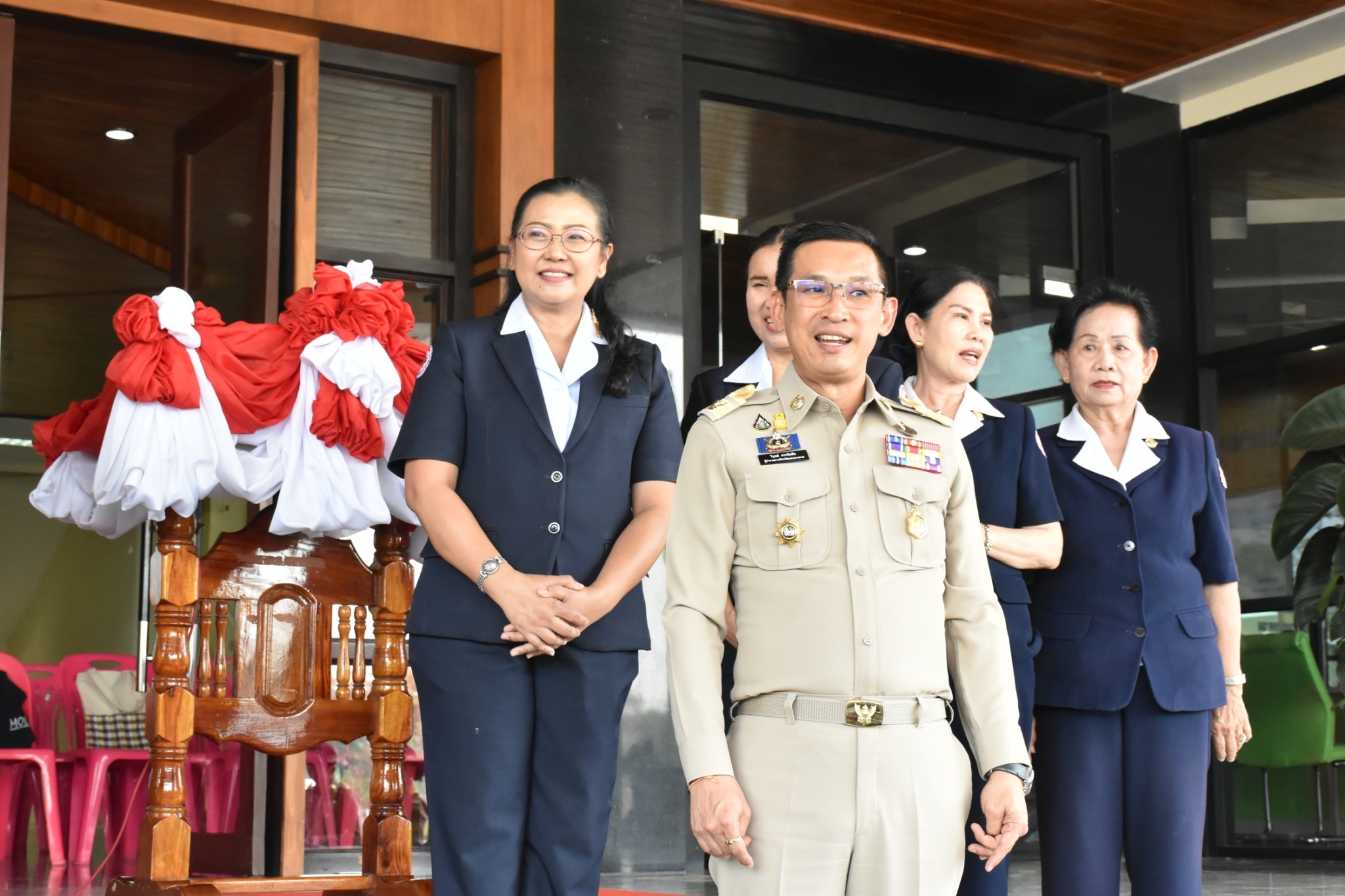 พช.มหาสารคาม ร่วมมอบรางวัลแก่ผู้โชคดีที่ได้รับรางวัลสลากกาชาด ในงานประเพณีบุญเบิกฟ้าและงานกาชาดจังหวัดมหาสารคาม ประจำปี 2567 ที่จัดขึ้นระหว่างวันที่ 9 – 18 กุมภาพันธ์ 2567