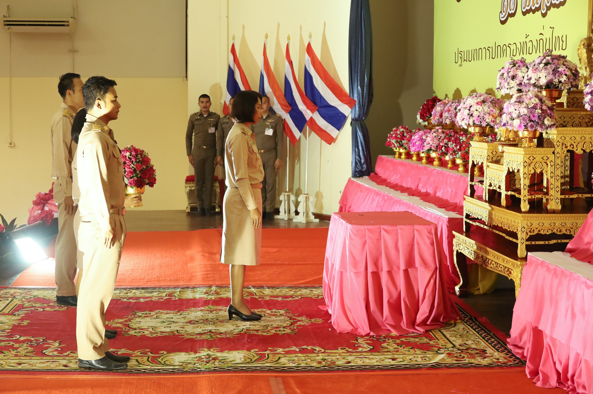 พช.มหาสารคาม ร่วมพิธีถวายราชสักการะ พระบาทสมเด็จพระจุลจอมเกล้าเจ้าอยู่หัว รัชกาลที่ 5 เนื่องในวันท้องถิ่นไทย ประจำปี 2567