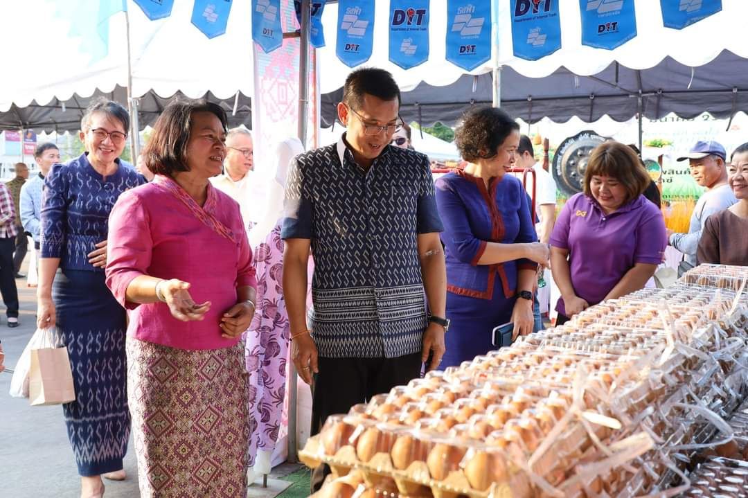 พช.มหาสารคาม ร่วมงานเปิด“ตลาดสีเขียว เกษตรอินทรีย์ ของดีเมืองมหาสารคาม” ส่งเสริมตลาดสินค้าอินทรีย์ สินค้าปลอดภัย