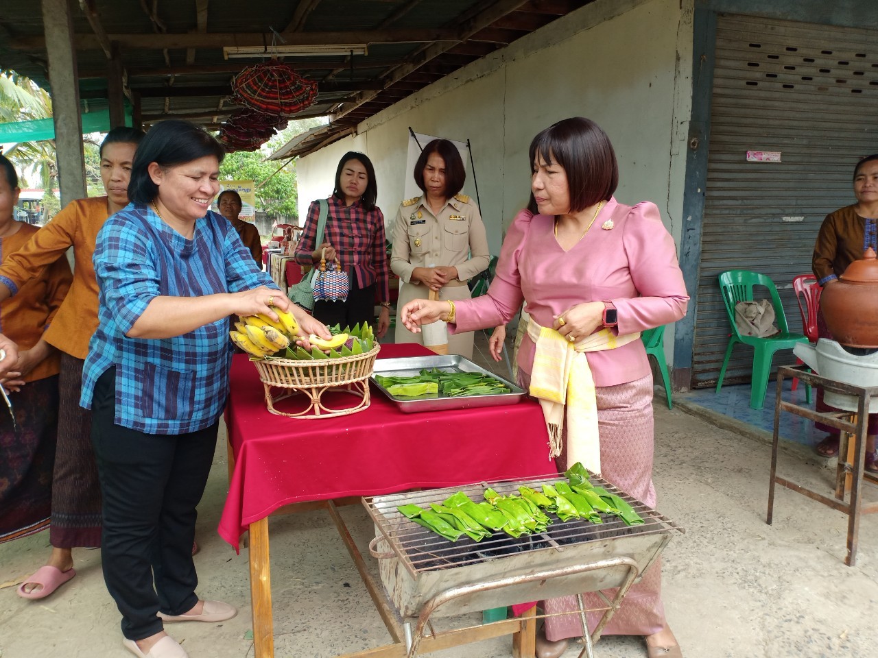 พช.มหาสารคาม ต้อนรับ นางนวลจันทร์ ศรีมงคล ผู้ตรวจราชการกรมการพัฒนาชุมชน เขตตรวจราชการที่ 12 ในการลงพื้นที่ทดสอบเส้นทางท่องเที่ยวหมู่บ้านท่องเที่ยว ตามโครงการส่งเสริมการท่องเที่ยวชุมชนกิจกรรมส่งเสริมการเรียนรู้ที่นักท่องเที่ยวลงมือปฏิบัติ (D-HOPE) ในพื้นที่อำเภอนาดูน จังหวัดมหาสารคาม