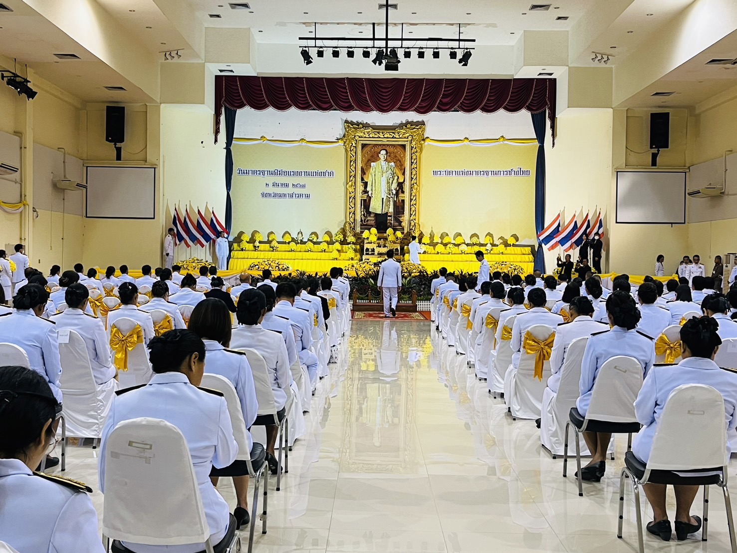 พช.มหาสารคาม ร่วมพิธีถวายราชสักการะแด่ พระบาทสมเด็จพระบรมชนกาธิเบศร มหาภูมิพล อดุลยเดชมหาราช บรมนาถบพิตร “พระบิดาแห่งมาตรฐานการช่างไทย” เนื่องใน “วันมาตรฐานฝีมือแรงงานแห่งชาติ” ประจำปี 2567