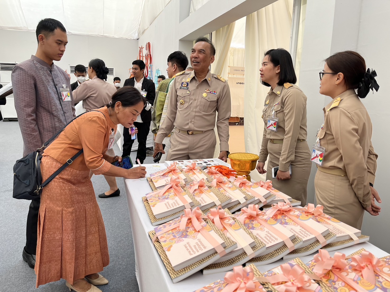 จังหวัดมหาสารคามเฝ้าฯรับเสด็จสมเด็จพระเจ้าลูกเธอเจ้าฟ้าสิริวัณณวรี นารีรัตนราชกัญญา เนื่องในโอกาสเสด็จพระราชดำเนินทรงปฏิบัติพระราชกรณียกิจในพื้นที่จังหวัดบุรีรัมย์