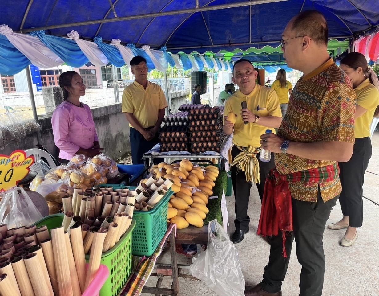 พช.มหาสารคาม ร่วมตรวจประเมินผลงาน และตัดสินโครงการคัดเลือกหมู่บ้านเข้มแข็งตามแนวทาง แผ่นดินธรรมแผ่นดินทอง “หมู่บ้านอยู่เย็น เป็นสุข” ประจำปีงบประมาณ พ.ศ. 2567