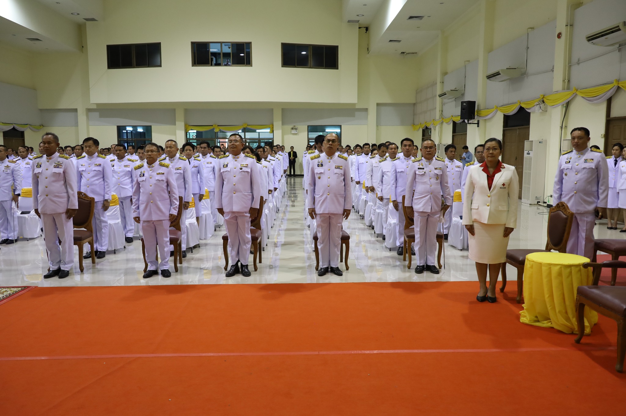 พช.มหาสารคาม ร่วมพิธีรับพระราชทานพระบรมฉายาลักษณ์ พระบาทสมเด็จพระเจ้าอยู่หัว ที่ฉายกับสมเด็จพระนางเจ้า ฯ พระบรมราชินี