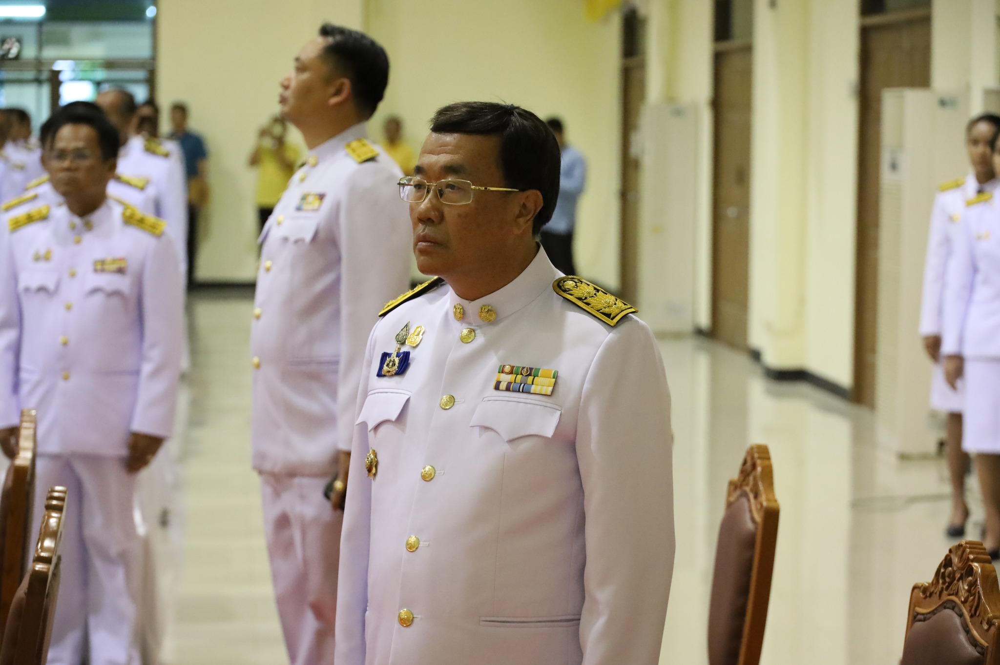 พช.มหาสารคาม ร่วมพิธีรับพระราชทานพระบรมฉายาลักษณ์ พระบาทสมเด็จพระเจ้าอยู่หัว ที่ฉายกับสมเด็จพระนางเจ้า ฯ พระบรมราชินี