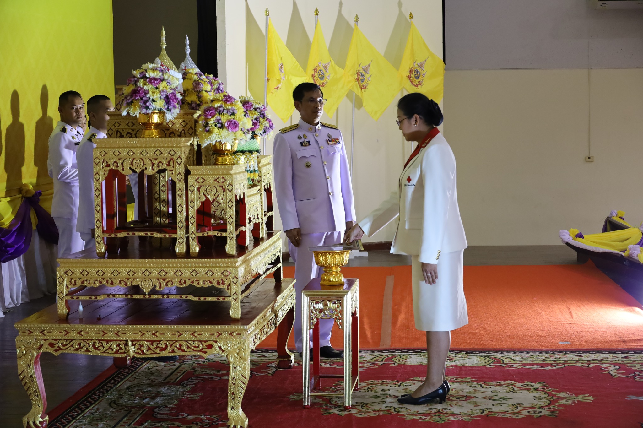 พช.มหาสารคาม ร่วมพิธีรับพระราชทานพระบรมฉายาลักษณ์ พระบาทสมเด็จพระเจ้าอยู่หัว ที่ฉายกับสมเด็จพระนางเจ้า ฯ พระบรมราชินี