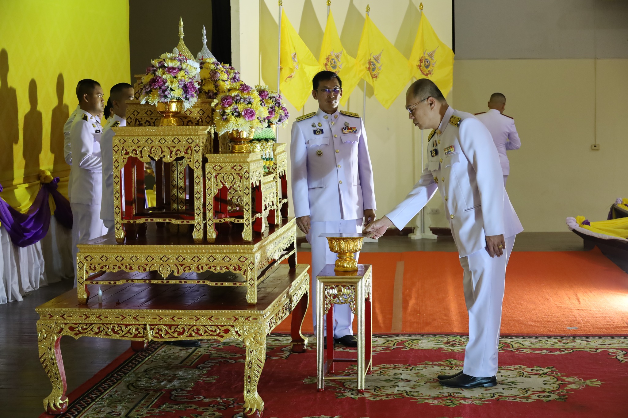 พช.มหาสารคาม ร่วมพิธีรับพระราชทานพระบรมฉายาลักษณ์ พระบาทสมเด็จพระเจ้าอยู่หัว ที่ฉายกับสมเด็จพระนางเจ้า ฯ พระบรมราชินี