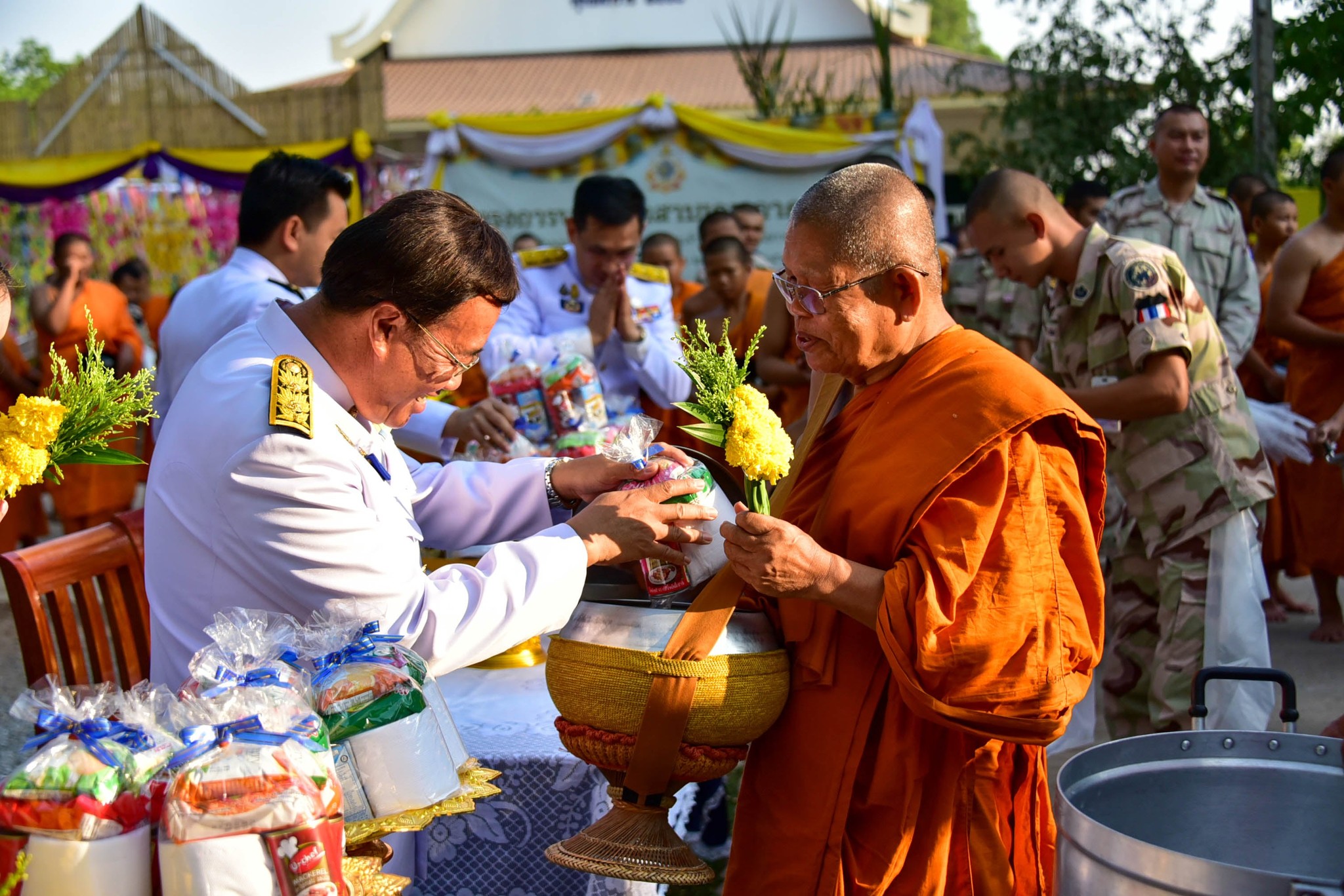 พช.มหาสารคาม ร่วมพิธีทำบุญตักบาตรถวายพระราชกุศล เนื่องในโอกาสวันคล้ายวันประสูติ สมเด็จพระเจ้าลูกยาเธอ เจ้าฟ้าทีปังกรรัศมีโชติฯ