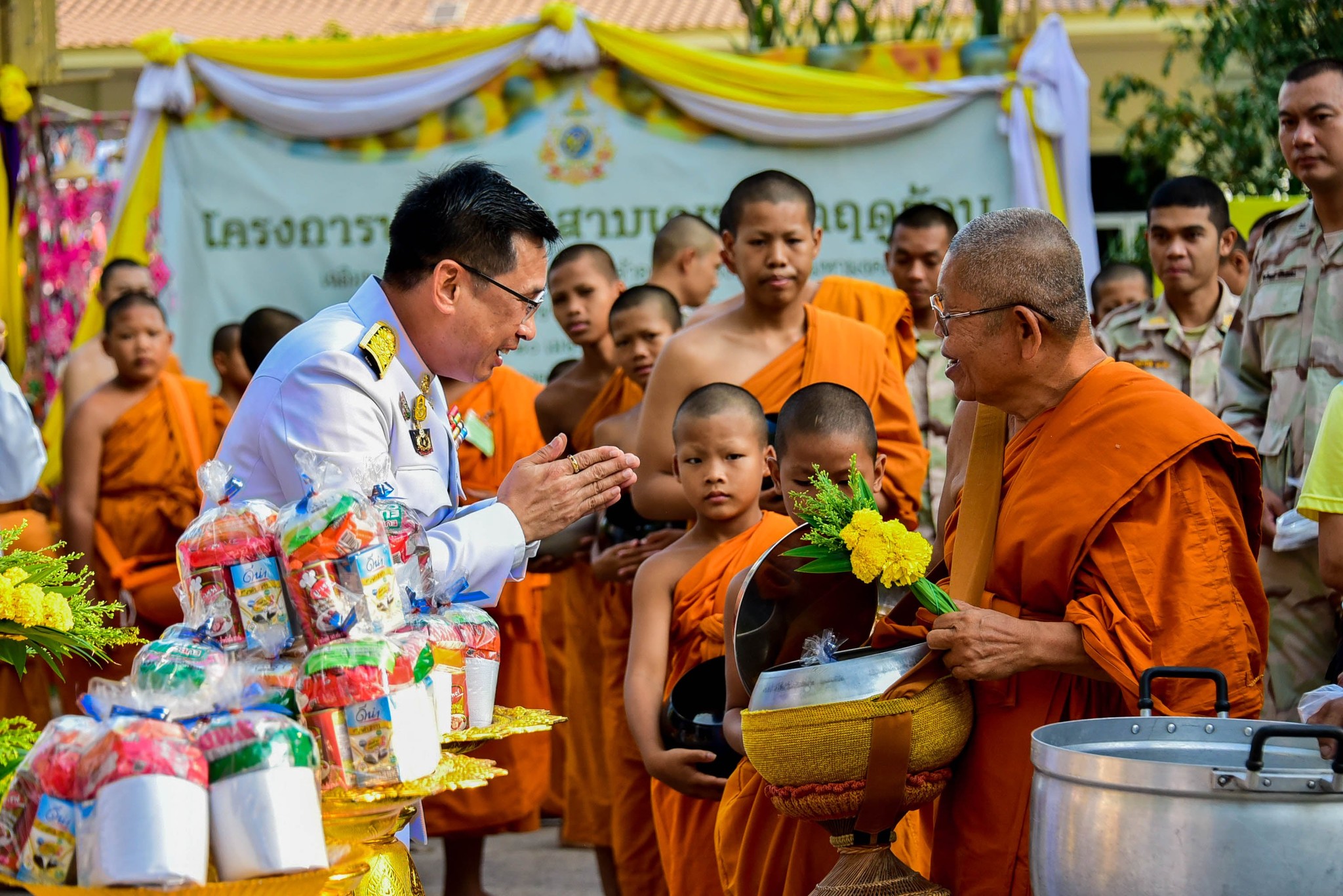 พช.มหาสารคาม ร่วมพิธีทำบุญตักบาตรถวายพระราชกุศล เนื่องในโอกาสวันคล้ายวันประสูติ สมเด็จพระเจ้าลูกยาเธอ เจ้าฟ้าทีปังกรรัศมีโชติฯ