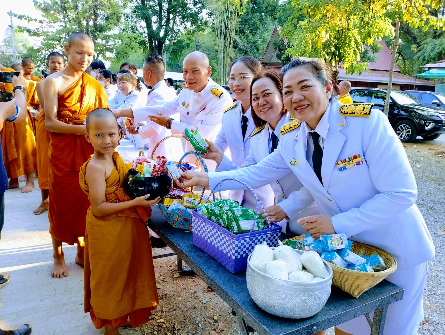 พช.มหาสารคาม ร่วมพิธีทำบุญตักบาตรถวายพระราชกุศล เนื่องในโอกาสวันคล้ายวันประสูติ สมเด็จพระเจ้าลูกยาเธอ เจ้าฟ้าทีปังกรรัศมีโชติฯ