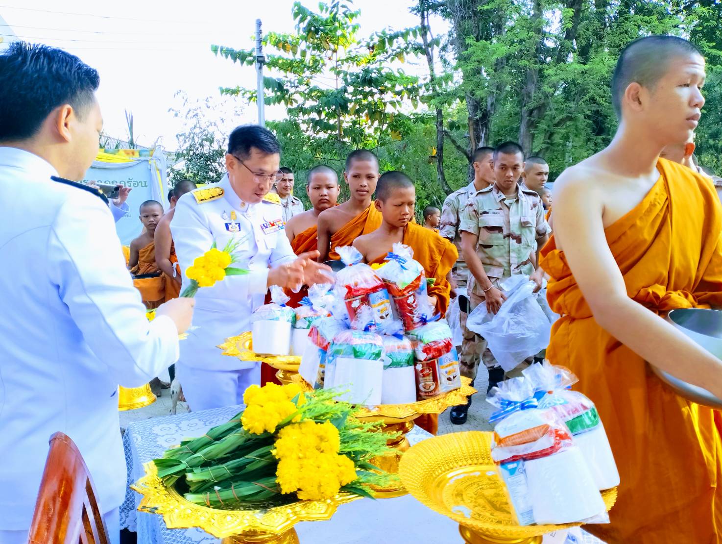 พช.มหาสารคาม ร่วมพิธีทำบุญตักบาตรถวายพระราชกุศล เนื่องในโอกาสวันคล้ายวันประสูติ สมเด็จพระเจ้าลูกยาเธอ เจ้าฟ้าทีปังกรรัศมีโชติฯ
