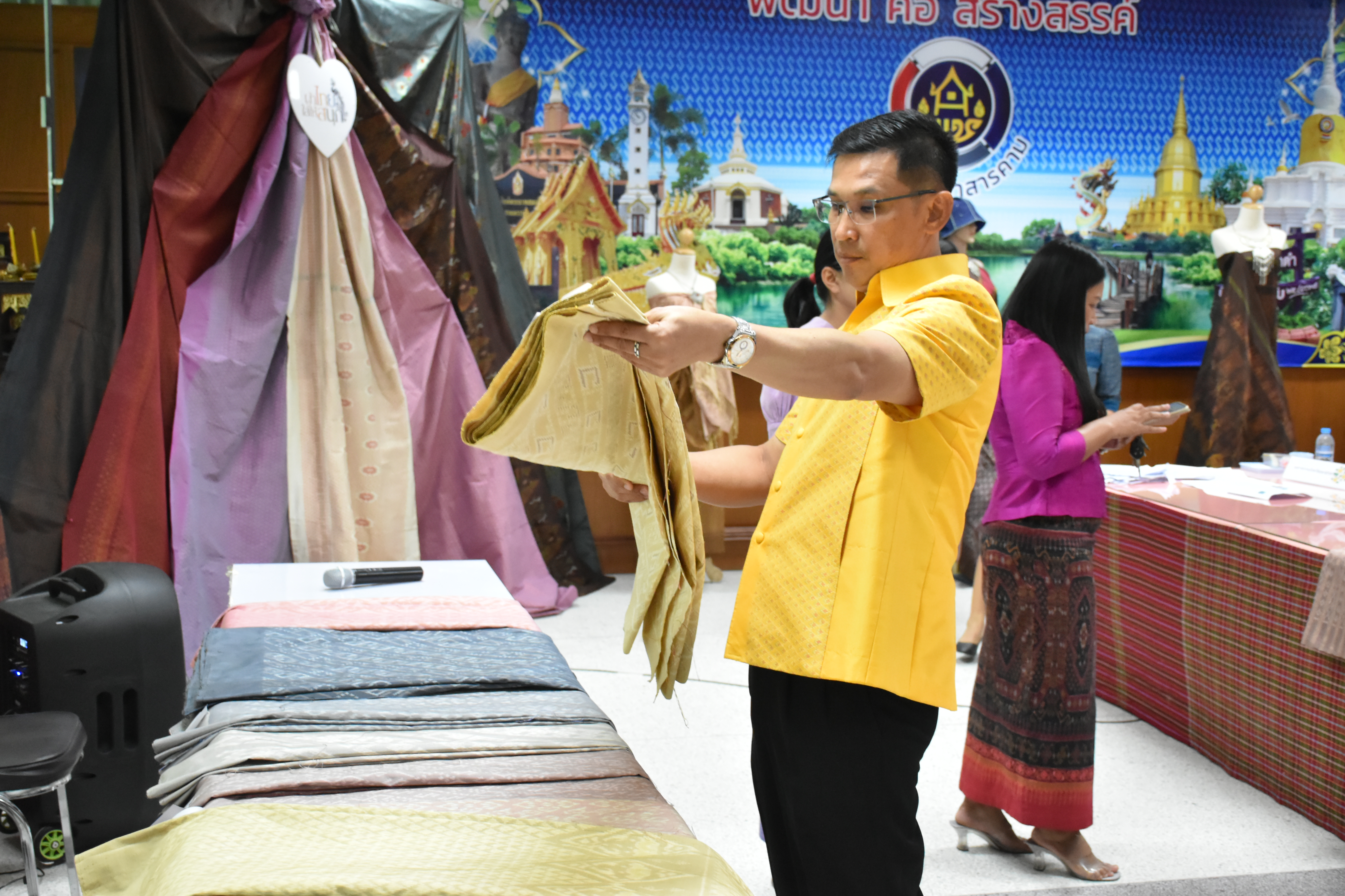 จังหวัดมหาสารคามจัดการประกวดสุดยอดผ้าจังหวัดมหาสารคาม ประจำปี 2567