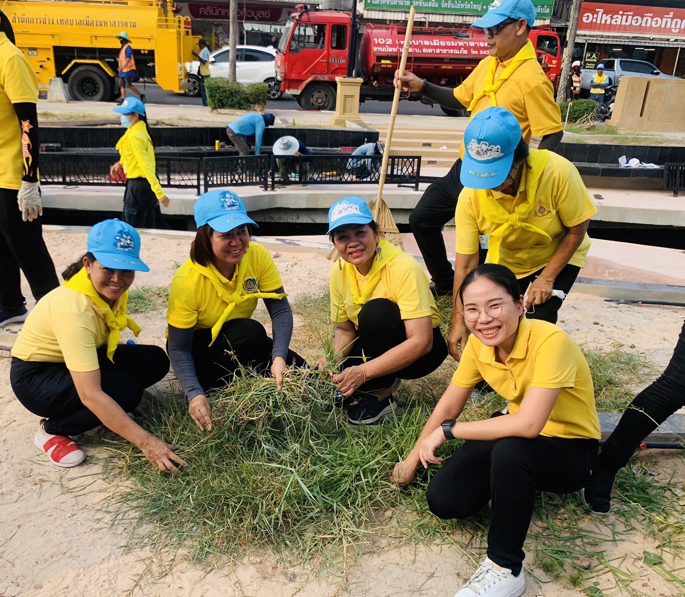 พช.มหาสารคาม ร่วมกิจกรรมจิตอาสาพัฒนา เนื่องในวันปฐมบรมราชาภิเษกพระบาทสมเด็จพระเจ้าอยู่หัว และกิจกรรม Kick-off Big Cleaning Day เนื่องในโอกาสพระราชพิธีมหามงคลเฉลิมพระชนมพรรษา 6 รอบ 28 กรกฎาคม 2567