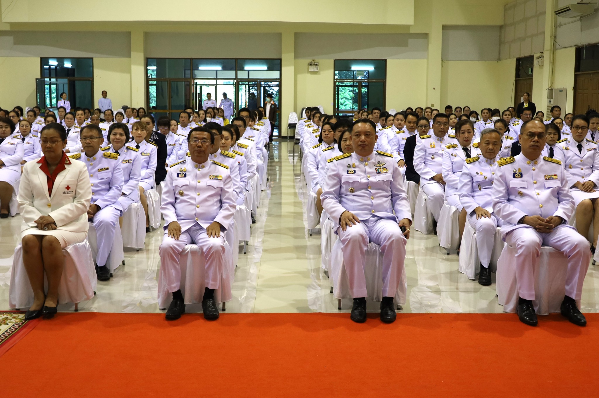 พช.มหาสารคาม ร่วมพิธีวันที่ระลึกคล้ายวันสวรรคตพระบาทสมเด็จพระปรเมนทรมหาอานันทมหิดล พระอัฐมรามาธิบดินทร