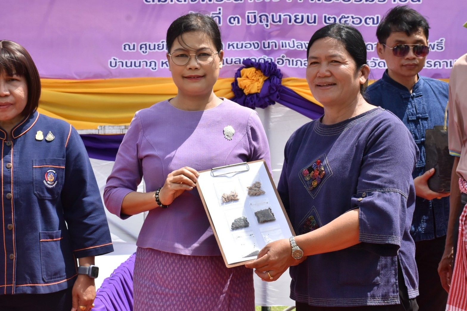 พช.มหาสารคาม จัดกิจกรรม “เอามื้อสามัคคี ทำความดี ถวายเป็นพระราชกุศล” เนื่องในโอกาสวันเฉลิมพระชนม์พรรษาสมเด็จพระนางเจ้า ฯ พระบรมราชินี วันที่ 3 มิถุนายน 2567 จังหวัดมหาสารคาม