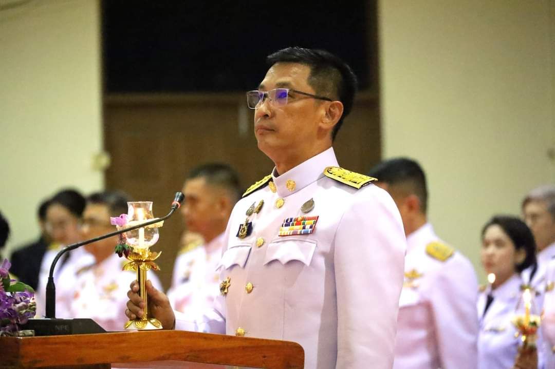 พช.มหาสารคาม ร่วมพิธีถวายเครื่องราชสักการะ วางพานพุ่ม และจุดเทียนถวายพระพรชัยมงคลสมเด็จพระนางเจ้าฯ พระบรมราชินี เนื่องในโอกาสวันเฉลิมพระชนมพรรษา 3 มิถุนายน 2567