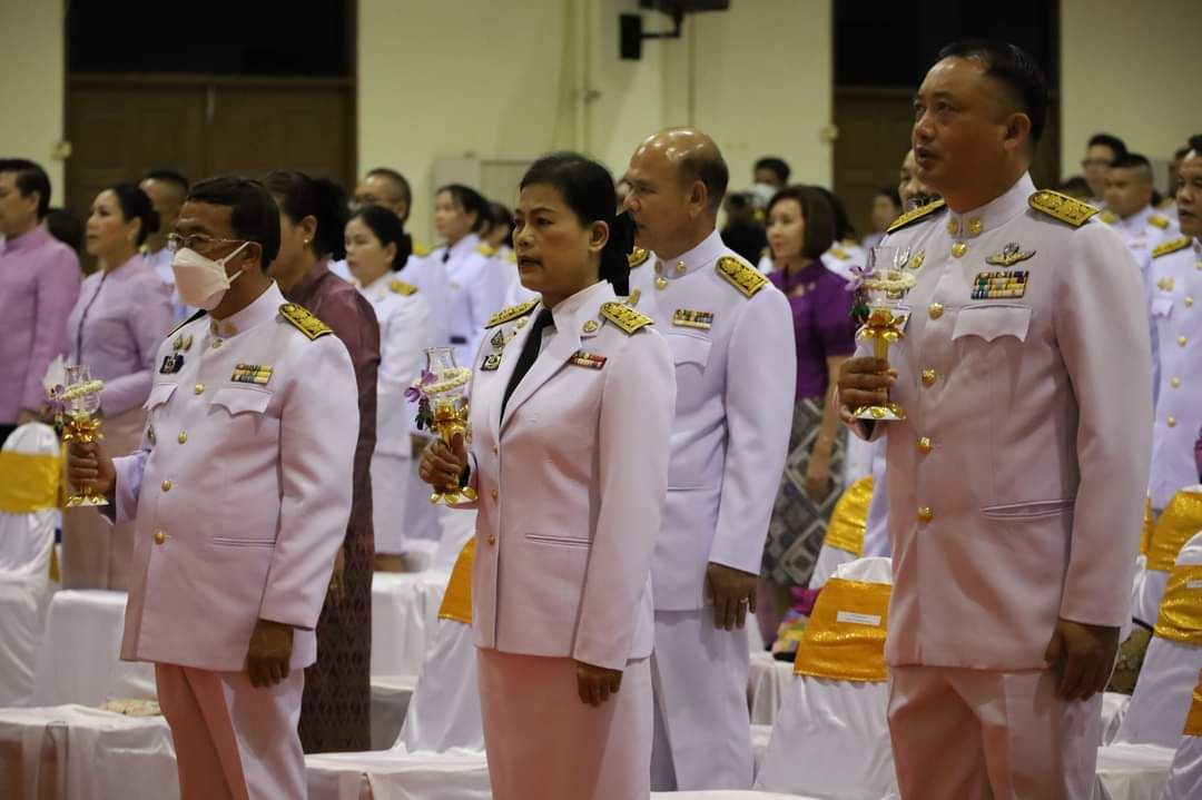 พช.มหาสารคาม ร่วมพิธีถวายเครื่องราชสักการะ วางพานพุ่ม และจุดเทียนถวายพระพรชัยมงคลสมเด็จพระนางเจ้าฯ พระบรมราชินี เนื่องในโอกาสวันเฉลิมพระชนมพรรษา 3 มิถุนายน 2567