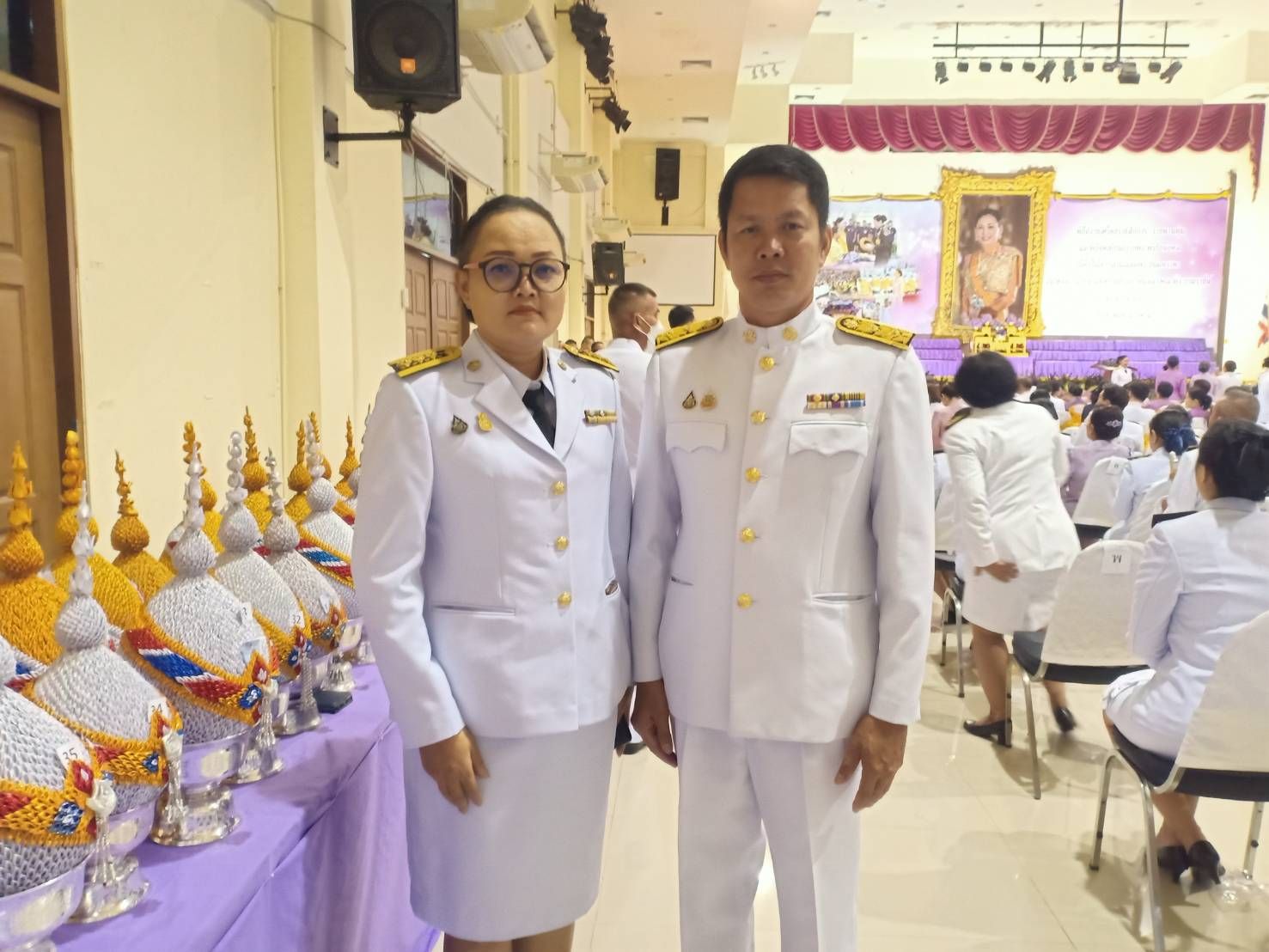 พช.มหาสารคาม ร่วมพิธีถวายเครื่องราชสักการะ วางพานพุ่ม และจุดเทียนถวายพระพรชัยมงคลสมเด็จพระนางเจ้าฯ พระบรมราชินี เนื่องในโอกาสวันเฉลิมพระชนมพรรษา 3 มิถุนายน 2567