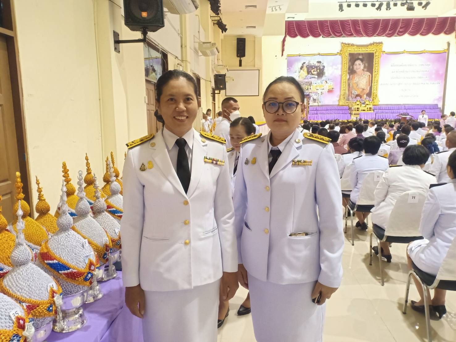 พช.มหาสารคาม ร่วมพิธีถวายเครื่องราชสักการะ วางพานพุ่ม และจุดเทียนถวายพระพรชัยมงคลสมเด็จพระนางเจ้าฯ พระบรมราชินี เนื่องในโอกาสวันเฉลิมพระชนมพรรษา 3 มิถุนายน 2567