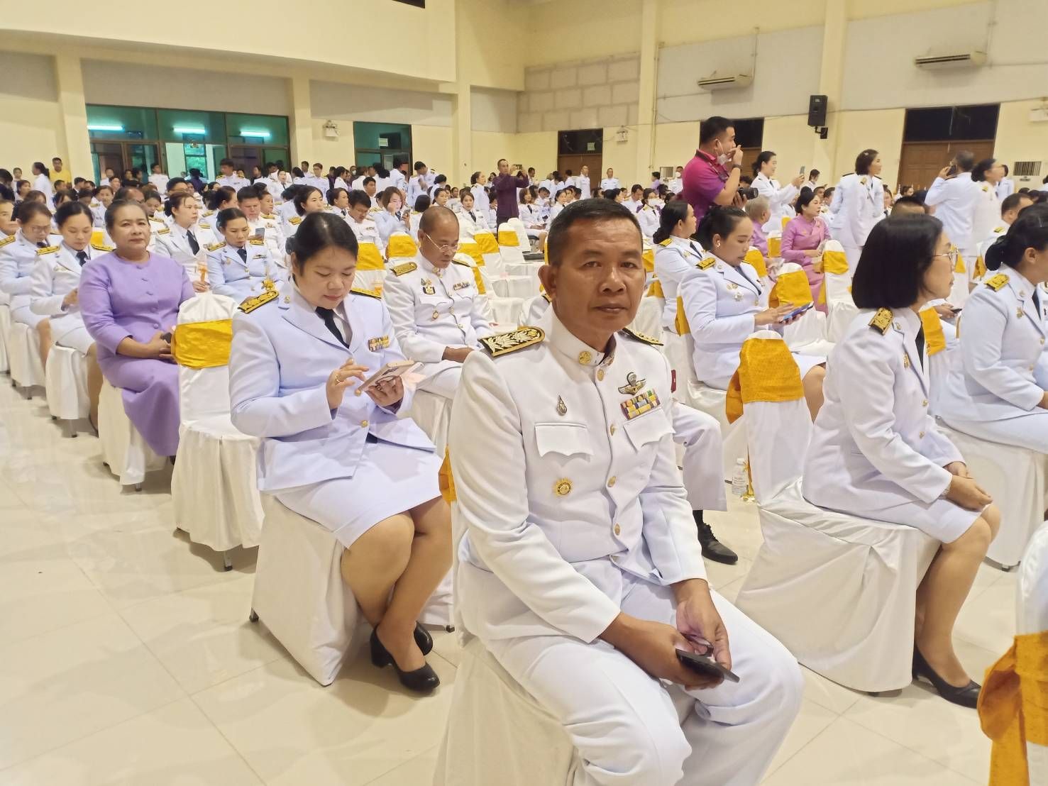 พช.มหาสารคาม ร่วมพิธีถวายเครื่องราชสักการะ วางพานพุ่ม และจุดเทียนถวายพระพรชัยมงคลสมเด็จพระนางเจ้าฯ พระบรมราชินี เนื่องในโอกาสวันเฉลิมพระชนมพรรษา 3 มิถุนายน 2567