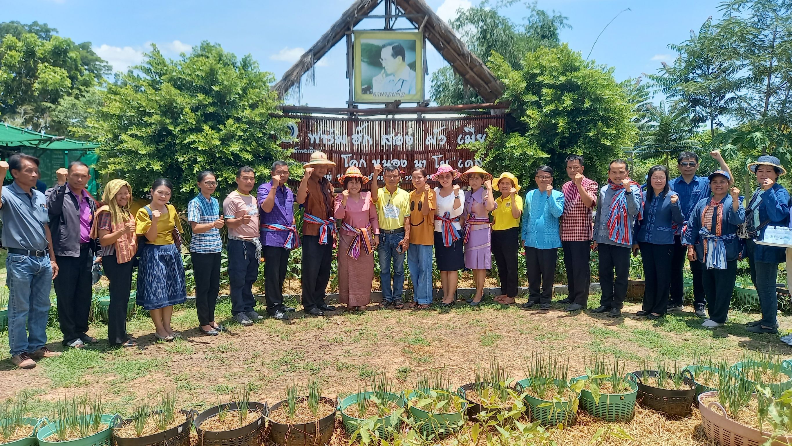 พช.มหาสารคาม ต้อนรับ นางนวลจันทร์ ศรีมงคล ผู้ตรวจราชการกรมการพัฒนาชุมชน เขตตรวจราชการที่ 12 ลงพื้นที่ตรวจติดตาม สนับสนุนการดำเนินงาน ขยายผลการพัฒนาพื้นที่ต้นแบบการพัฒนาคุณภาพชีวิต ตามหลักทฤษฎีใหม่ ประยุกต์สู่ “โคก หนอง นา” ในพื้นที่อำเภอวาปีปทุม จังหวัดมหาสารคาม