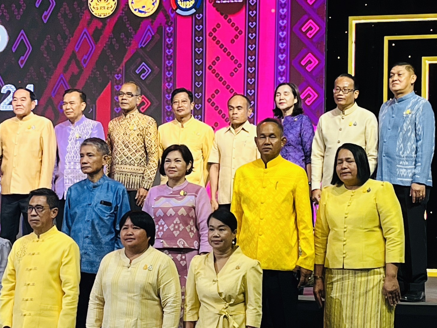 นายอนุทิน ชาญวีรกูล รองนายกรัฐมนตรี และรัฐมนตรีว่าการกระทรวงมหาดไทย (มท.1) เป็นประธานเปิดงาน OTOP MIDYEAR 2024 “หลากหลายผลิตภัณฑ์ สีสันภูมิปัญญาไทย” ชูสินค้าเอกลักษณ์ท้องถิ่น งานหัตถศิลป์ล้ำค่า อลังการงานผ้า จากฝีมือคนไทย สองวันแรก เงินสะพัดแล้วกว่า 142 ล้านบาท พร้อมเชิญชวนคนไทย ร่วมอุดหนุนผลิตภัณฑ์สินค้าจากชุมชน และชิมอาหารเลิศรส OTOP 4 ภาค ระหว่างวันที่ 8 ถึงวันที่ 16 มิถุนายน 2567 ณ อิมแพ็ค เมืองทองธานี