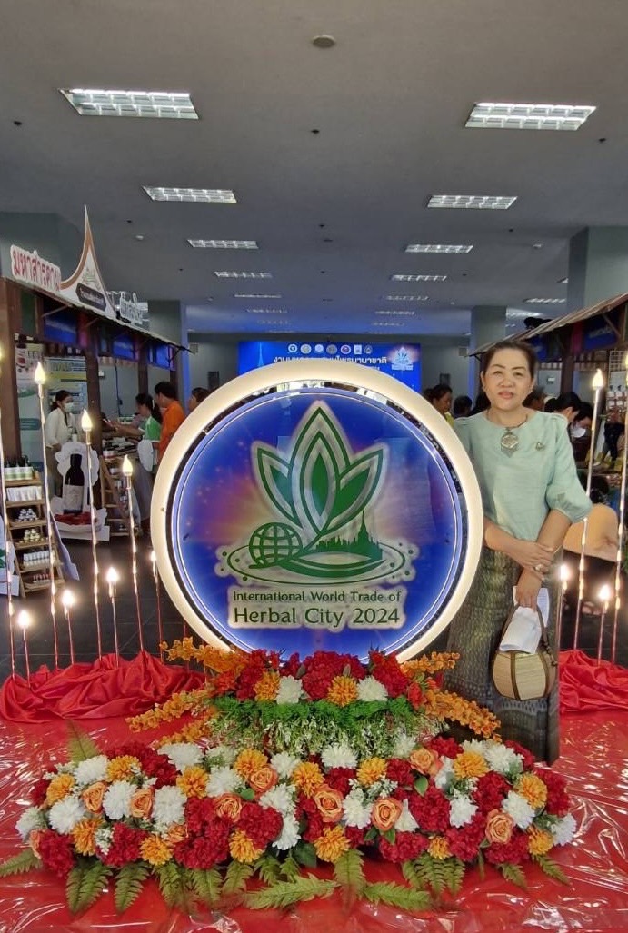 พช. มหาสารคาม เยี่ยมชมและให้กำลังใจบูทงานมหกรรมสมุนไพรนานาชาติ International World Trade Herbal City 2024
