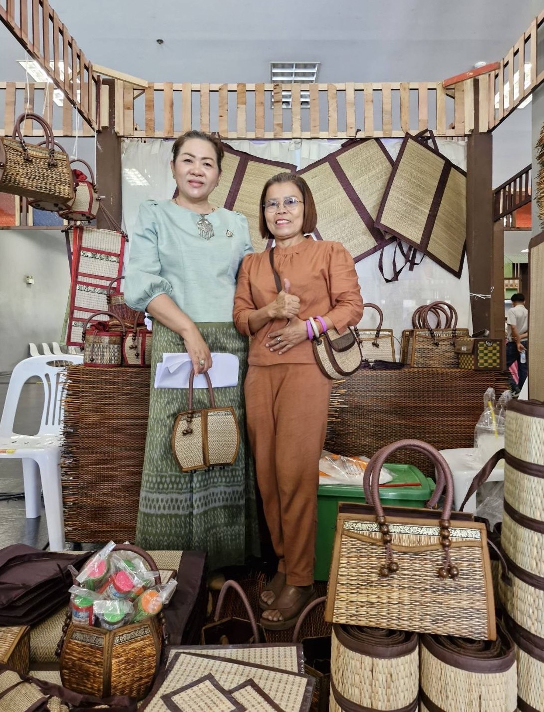 พช. มหาสารคาม เยี่ยมชมและให้กำลังใจบูทงานมหกรรมสมุนไพรนานาชาติ International World Trade Herbal City 2024
