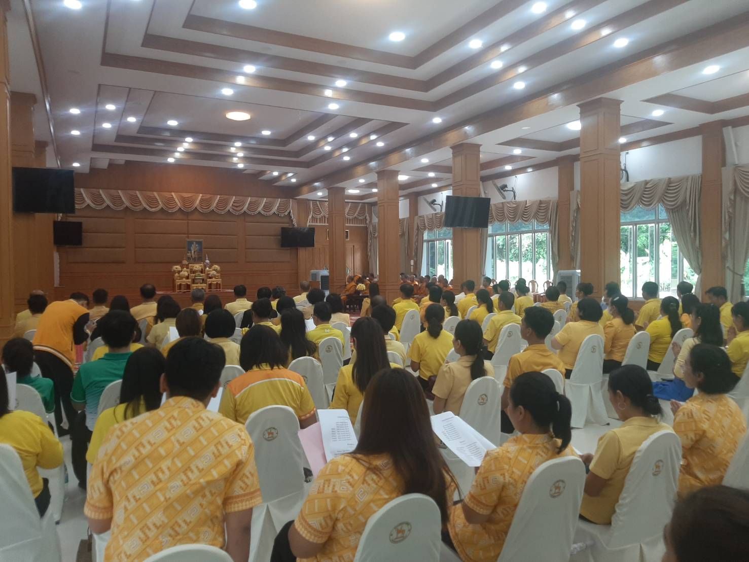 พช.มหาสารคาม ร่วมพิธีเจริญพระพุทธมนต์เฉลิมพระเกียรติ
