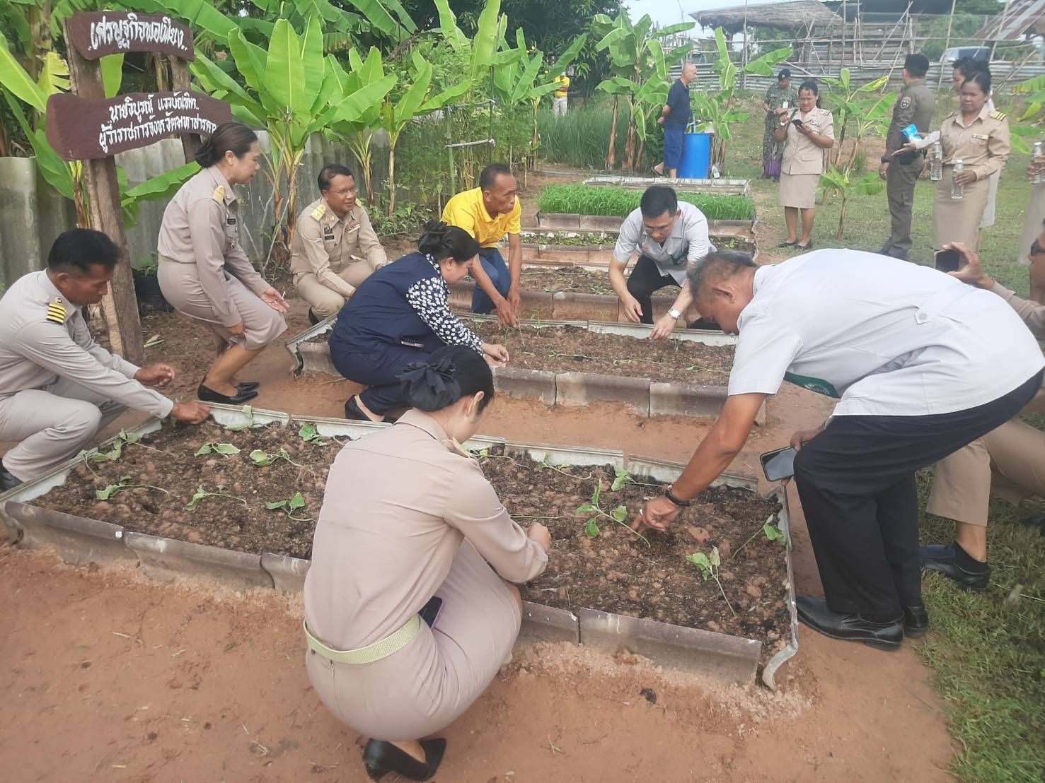 พช.มหาสารคาม ร่วมกิจกรรมโครงการปกป้องและเชิดชูสถาบันพระมหากษัตริย์ และหน่วยบำบัดทุกข์ บำรุงสุข สร้างรอยยิ้มให้ประชาชน (จังหวัดเคลื่อนที่) อำเภอเมืองมหาสารคาม