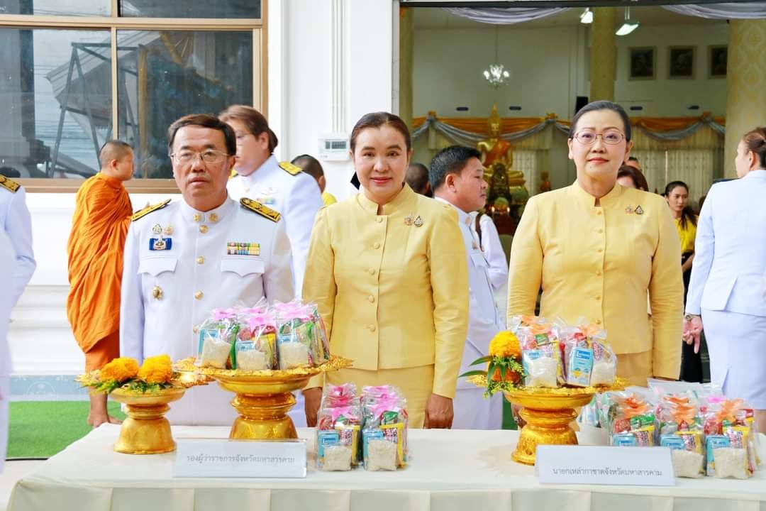 พช.มหาสารคาม ร่วมพิธีเจริญพระพุทธมนต์และพิธีทำบุญตักบาตรถวายเป็นพระราชกุศลพระบาทสมเด็จพระเจ้าอยู่หัว