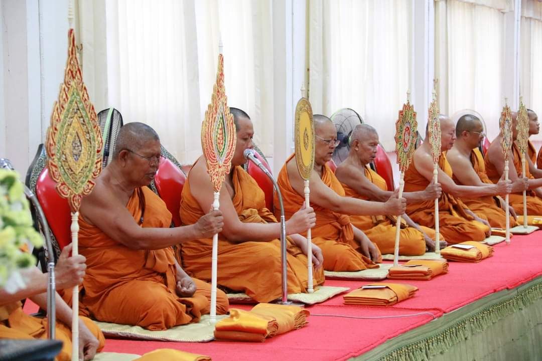 พช.มหาสารคาม ร่วมพิธีเจริญพระพุทธมนต์และพิธีทำบุญตักบาตรถวายเป็นพระราชกุศลพระบาทสมเด็จพระเจ้าอยู่หัว