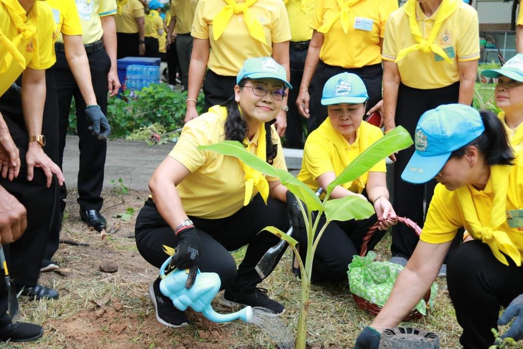 พช.มหาสารคาม ร่วมจิตอาสา ปรับปรุงภูมิทัศน์เฉลิมพระเกียรติพระบาทสมเด็จพระเจ้าอยู่หัว เนื่องในโอกาสพระราชพิธีมหามงคลเฉลิมพระชนมพรรษา 6 รอบ 28 กรกฎาคม 2567