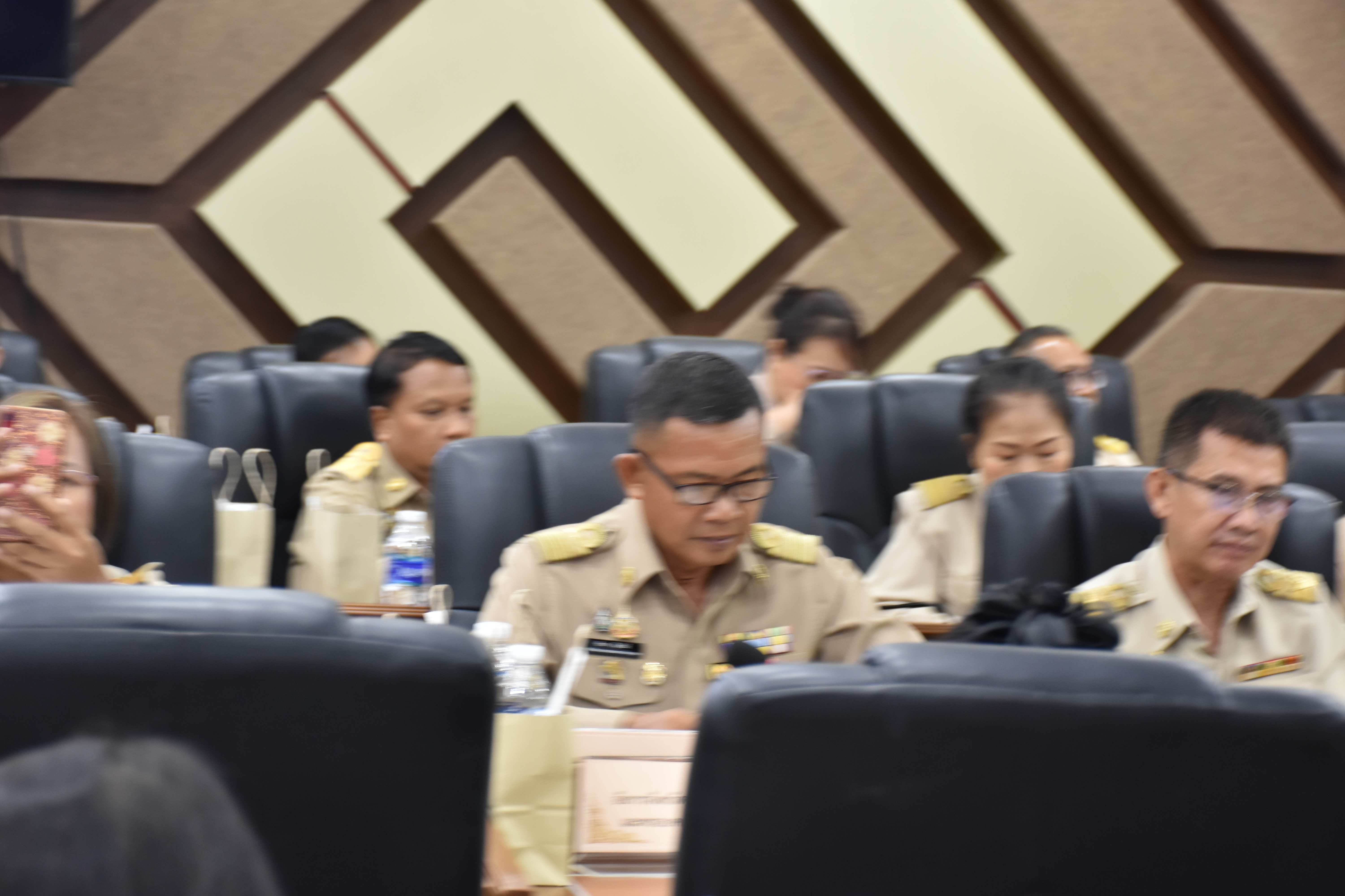 🌟พช.มหาสารคาม🌟 ร่วมประชุมและจัดพิธีมอบใบประกาศเกียรติคุณฯการประชุมกรมการจังหวัดมหาสารคาม หัวหน้าส่วนราชการ และนายอำเภอ ประจำเดือนสิงหาคม 2567 ครั้งที่ 8/2567