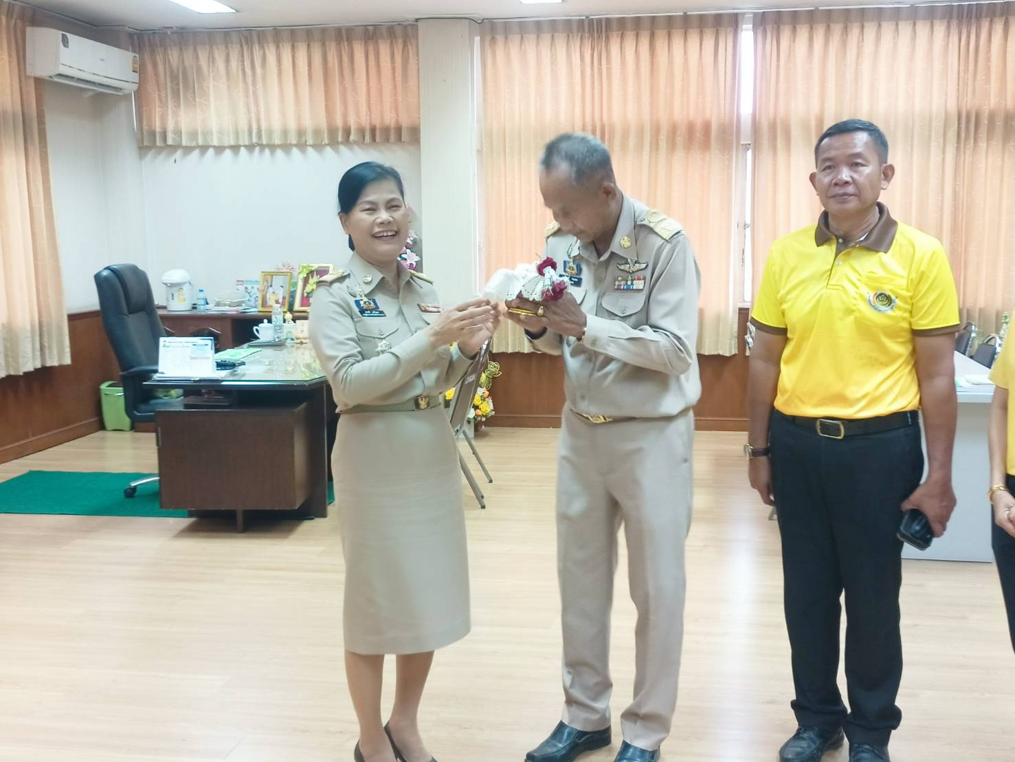 พช.มหาสารคาม นายพงษ์ศักดิ์ คณะมะ พัฒนาการจังหวัดมหาสารคาม เข้าพบผู้ว่าราชการจังหวัดมหาสารคาม และผู้บริหารระดับจังหวัดฯเพื่ออำลา เนื่องในโอกาสที่เกษียณอายุราชการ ในวันที่ 30 กันยายน 2567