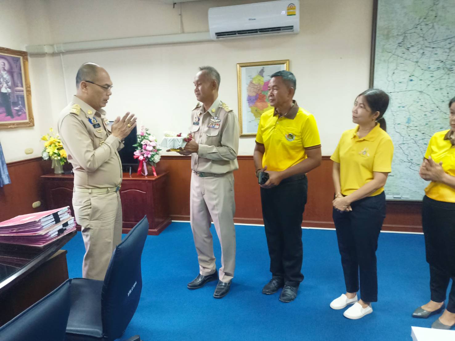 พช.มหาสารคาม นายพงษ์ศักดิ์ คณะมะ พัฒนาการจังหวัดมหาสารคาม เข้าพบผู้ว่าราชการจังหวัดมหาสารคาม และผู้บริหารระดับจังหวัดฯเพื่ออำลา เนื่องในโอกาสที่เกษียณอายุราชการ ในวันที่ 30 กันยายน 2567