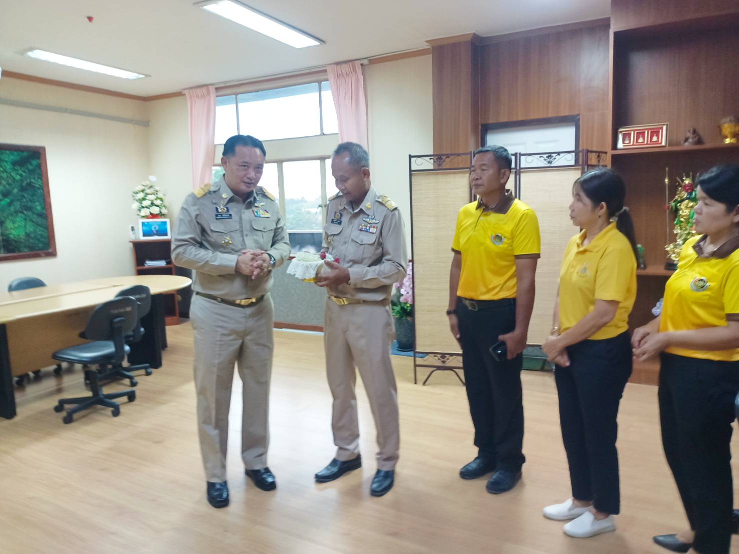 พช.มหาสารคาม นายพงษ์ศักดิ์ คณะมะ พัฒนาการจังหวัดมหาสารคาม เข้าพบผู้ว่าราชการจังหวัดมหาสารคาม และผู้บริหารระดับจังหวัดฯเพื่ออำลา เนื่องในโอกาสที่เกษียณอายุราชการ ในวันที่ 30 กันยายน 2567