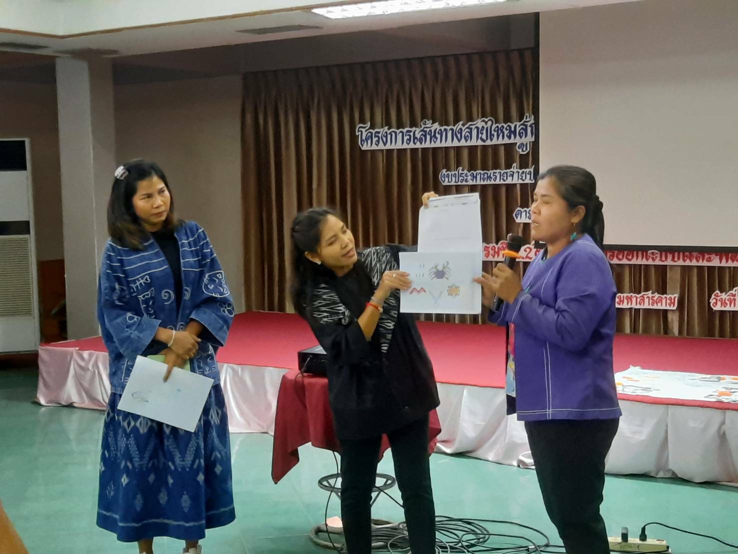 # พช.มหาสารคาม ดำเนินโครงการเส้นทางสายไหมสู่การสร้างสัมมาชีพอย่างยั่งยืนตามหลักปรัชญาของเศรษฐกิจพอเพียง กิจกรรมการฝึกอบรมการออกแบบและพัฒนาผลิตภัณฑ์ผ้าไหมสู่สากล