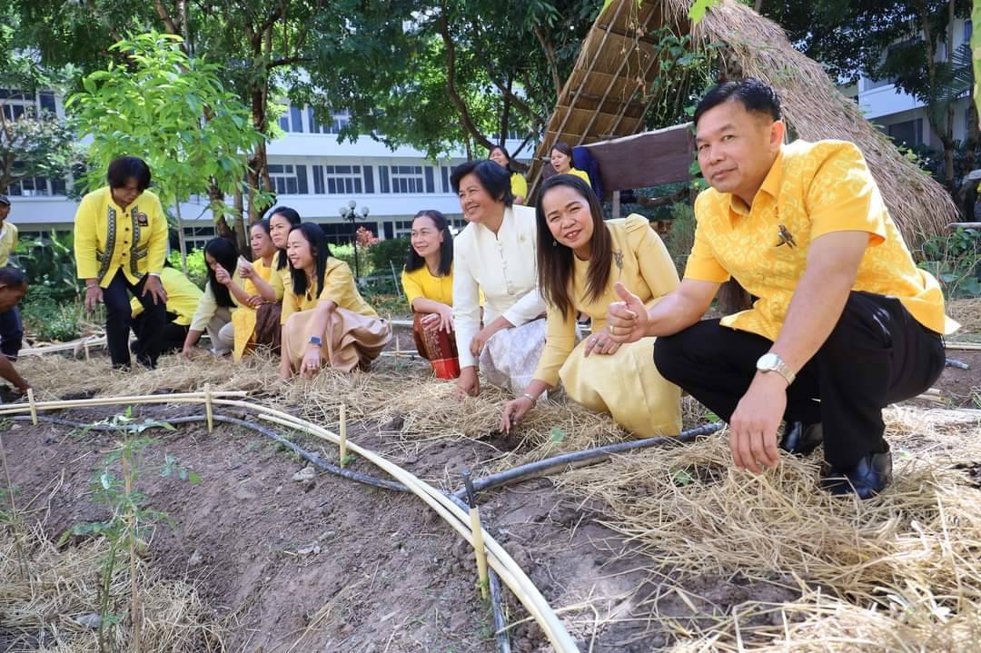 💠พช .มหาสารคาม จัดกิจกรรม Kick off “ผู้นำต้องทำก่อน” การน้อมนำแนวพระราชดำริของสมเด็จพระกนิษฐาธิราชเจ้า กรมสมเด็จพระเทพรัตนราชสุดาฯ สยามบรมราชกุมารี สู่ปฏิบัติการปลูกผักสวนครัว เพื่อสร้างความมั่นคงทางอาหาร💠